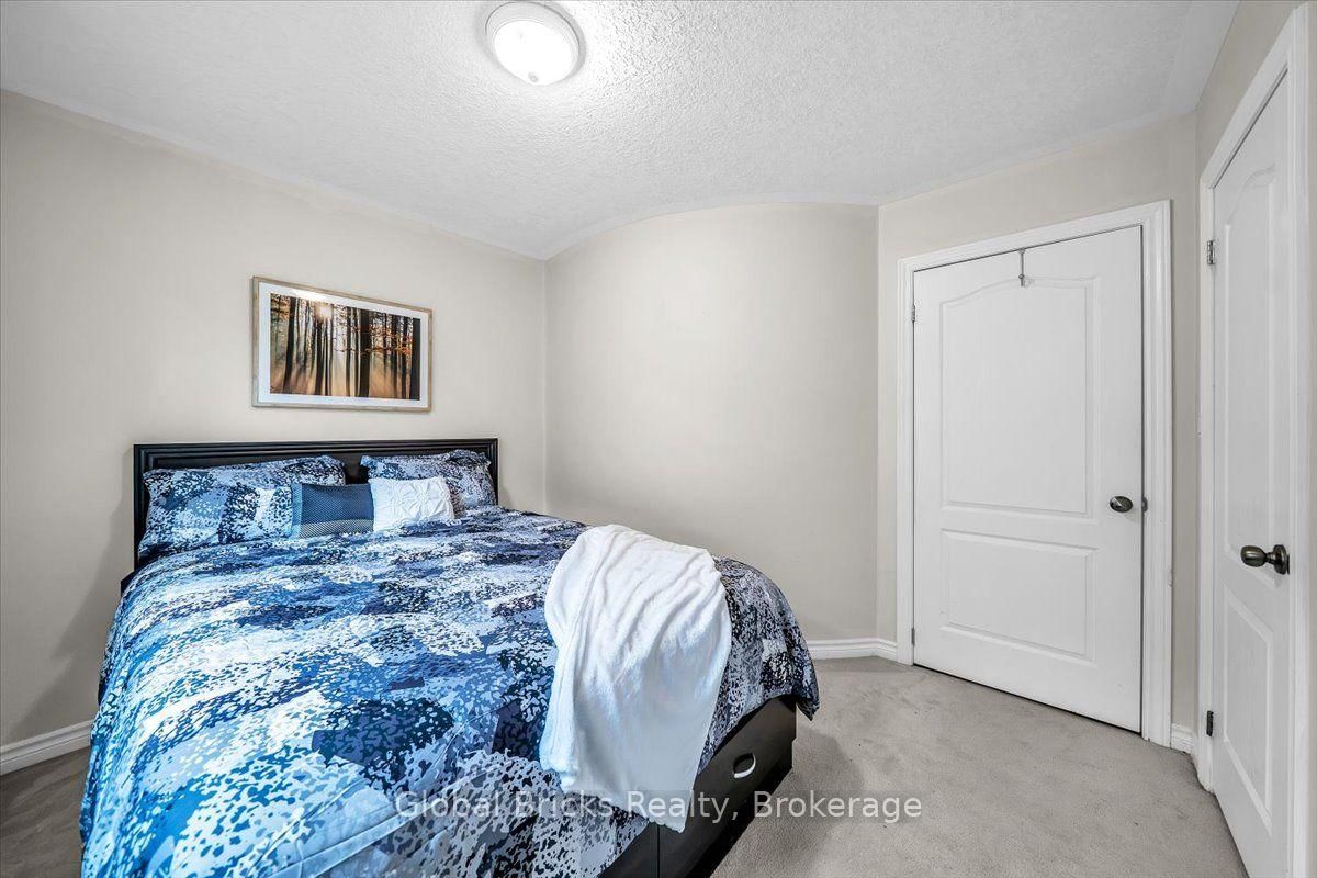 47 Holyrod Drive • Clarington, ON photo 29