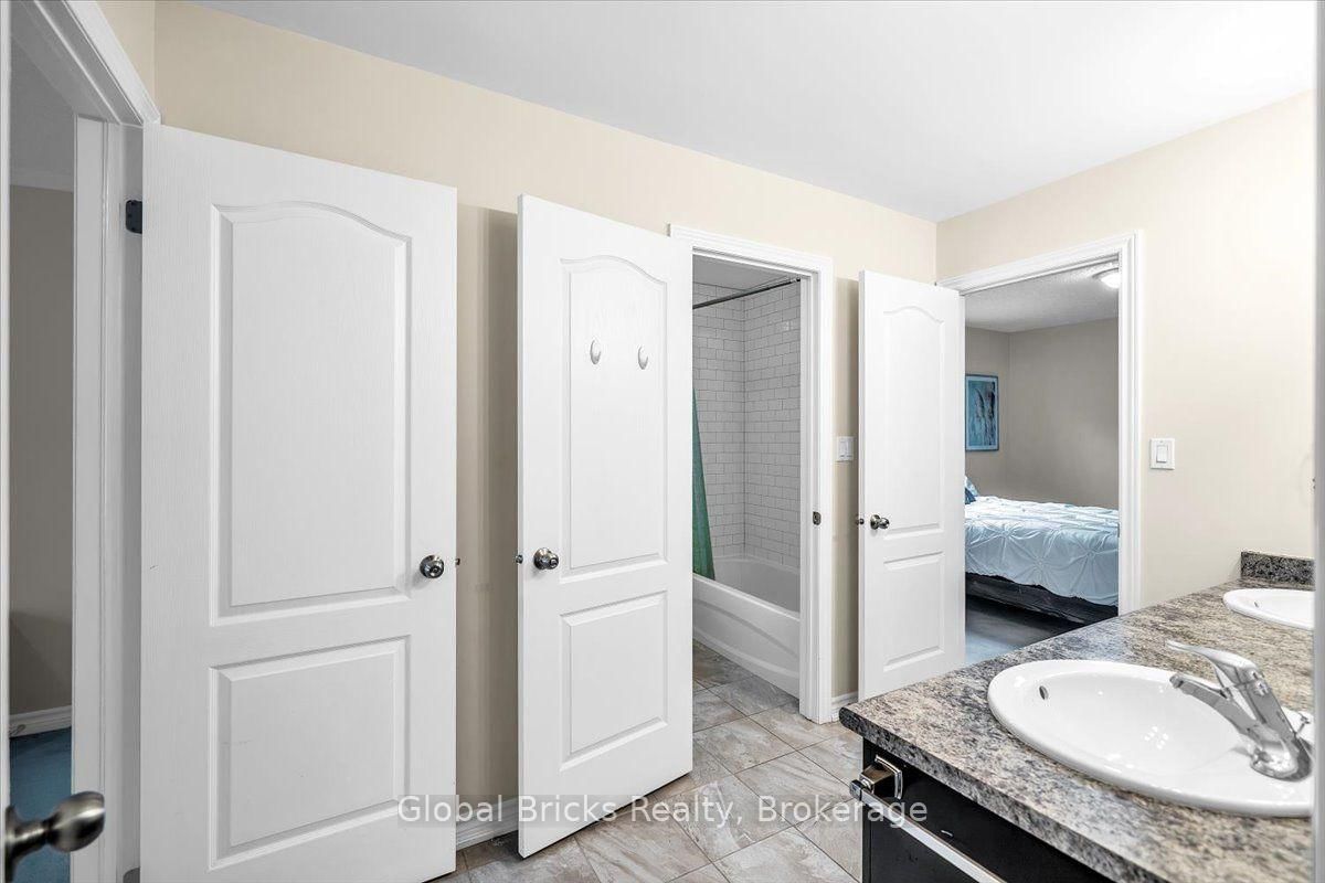 47 Holyrod Drive • Clarington, ON photo 33