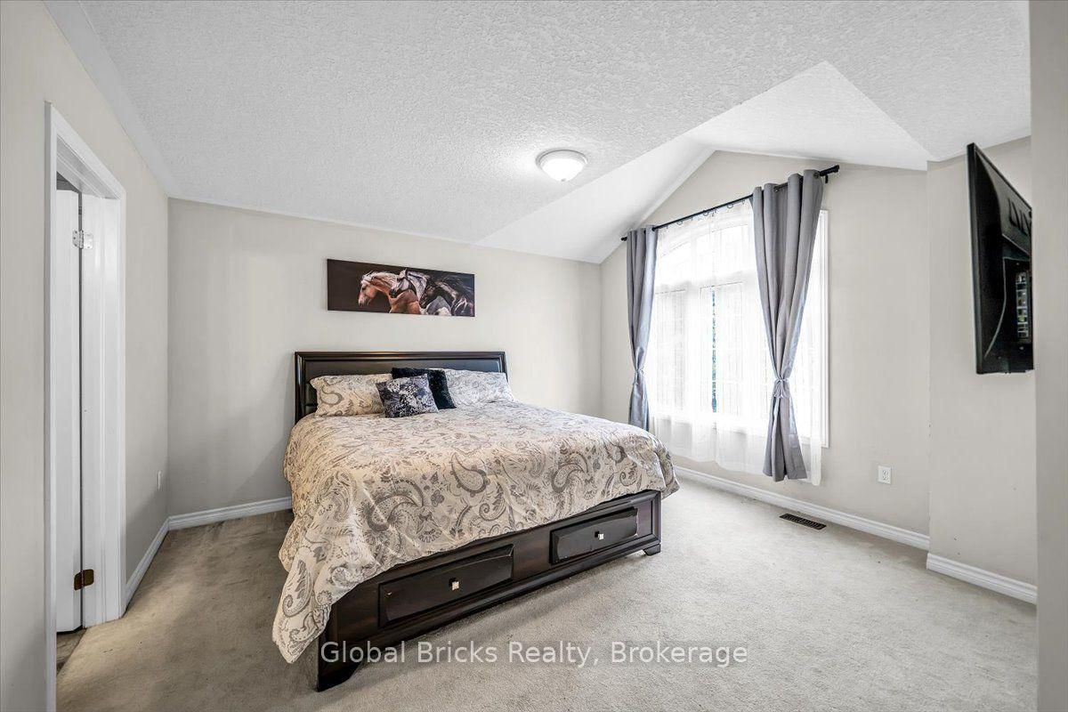 47 Holyrod Drive • Clarington, ON photo 37