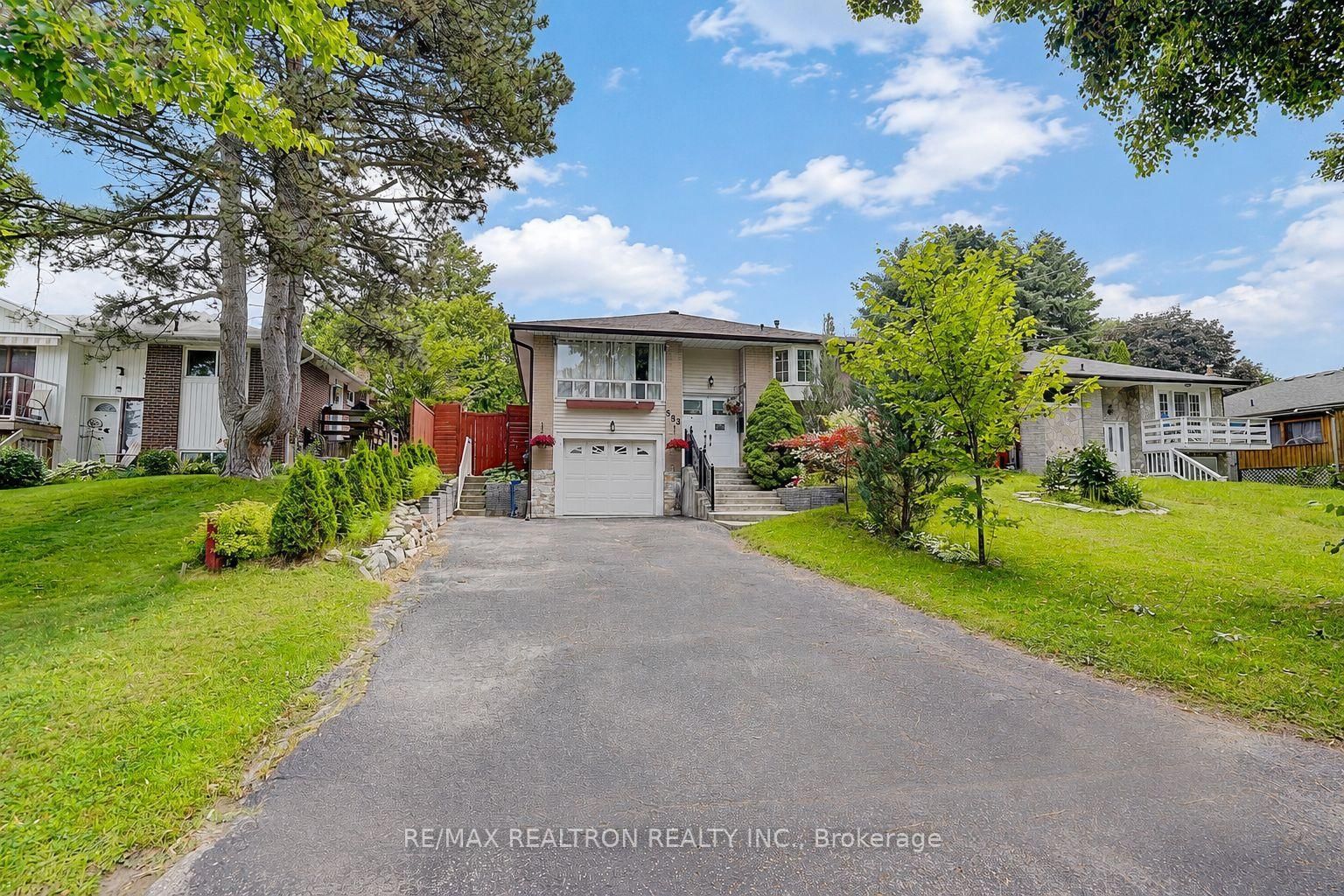 583 Pinewood Street • Oshawa, ON photo 1