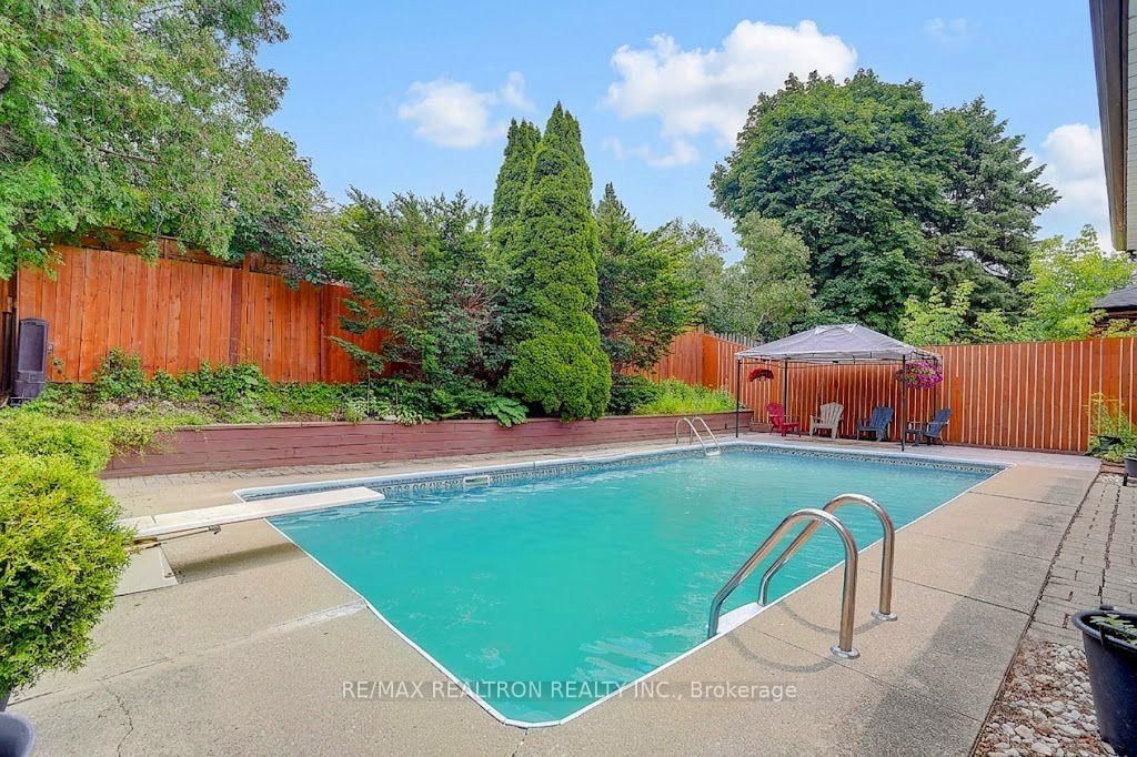 583 Pinewood Street • Oshawa, ON photo 41