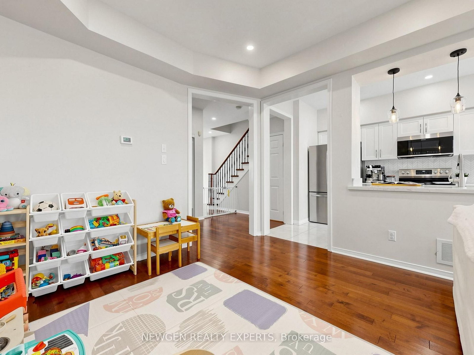 53 Silverwood Circle • Ajax, ON photo 11