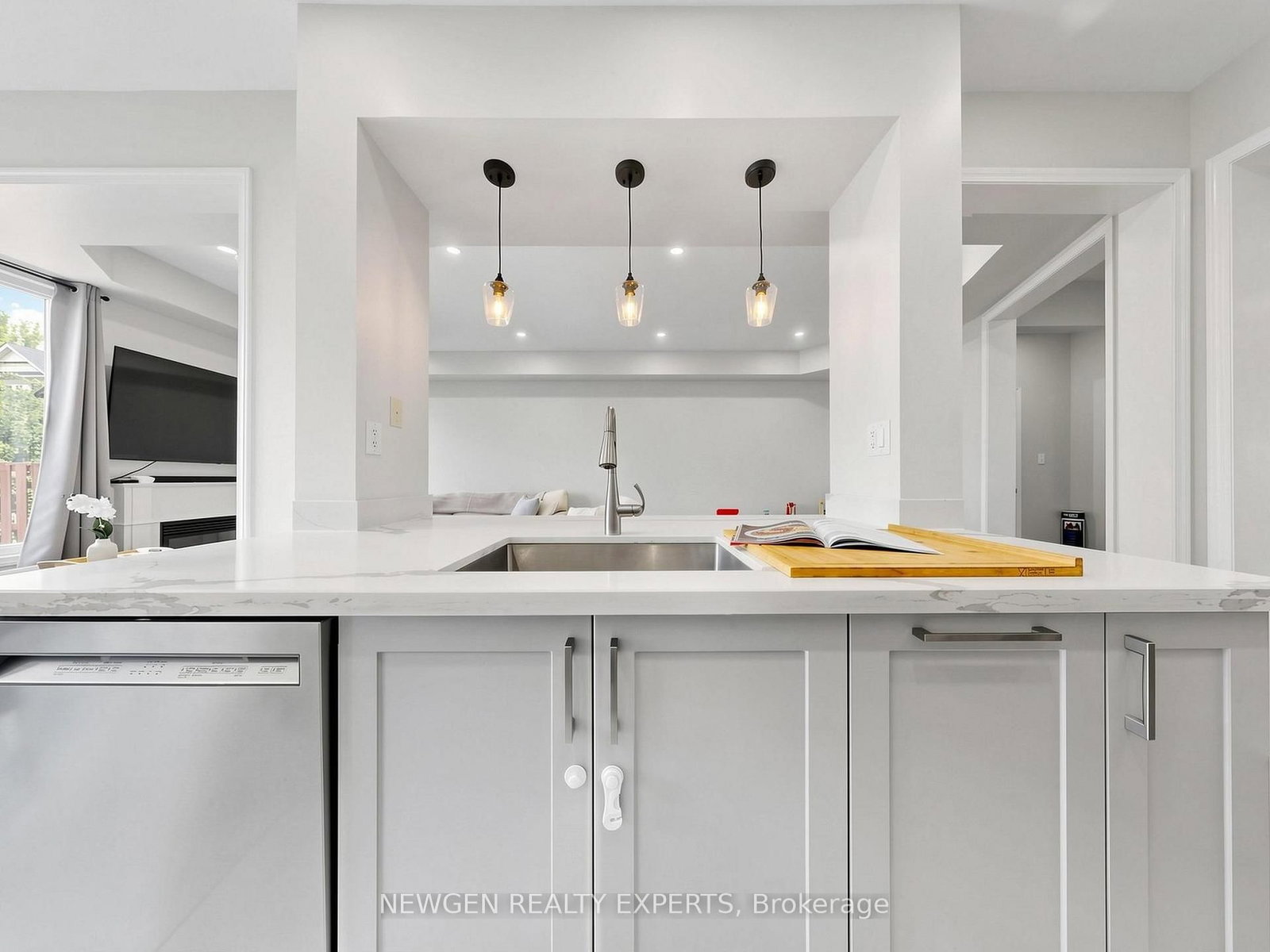 53 Silverwood Circle • Ajax, ON photo 14