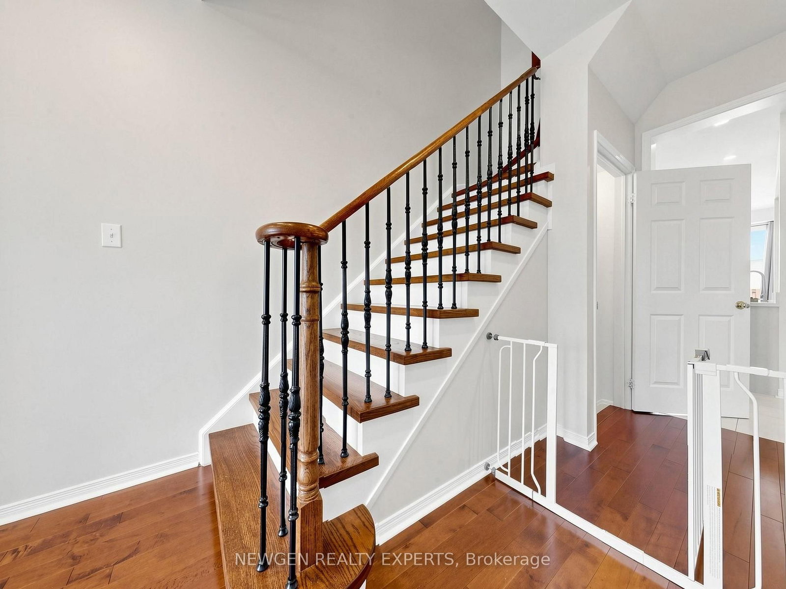 53 Silverwood Circle • Ajax, ON photo 18