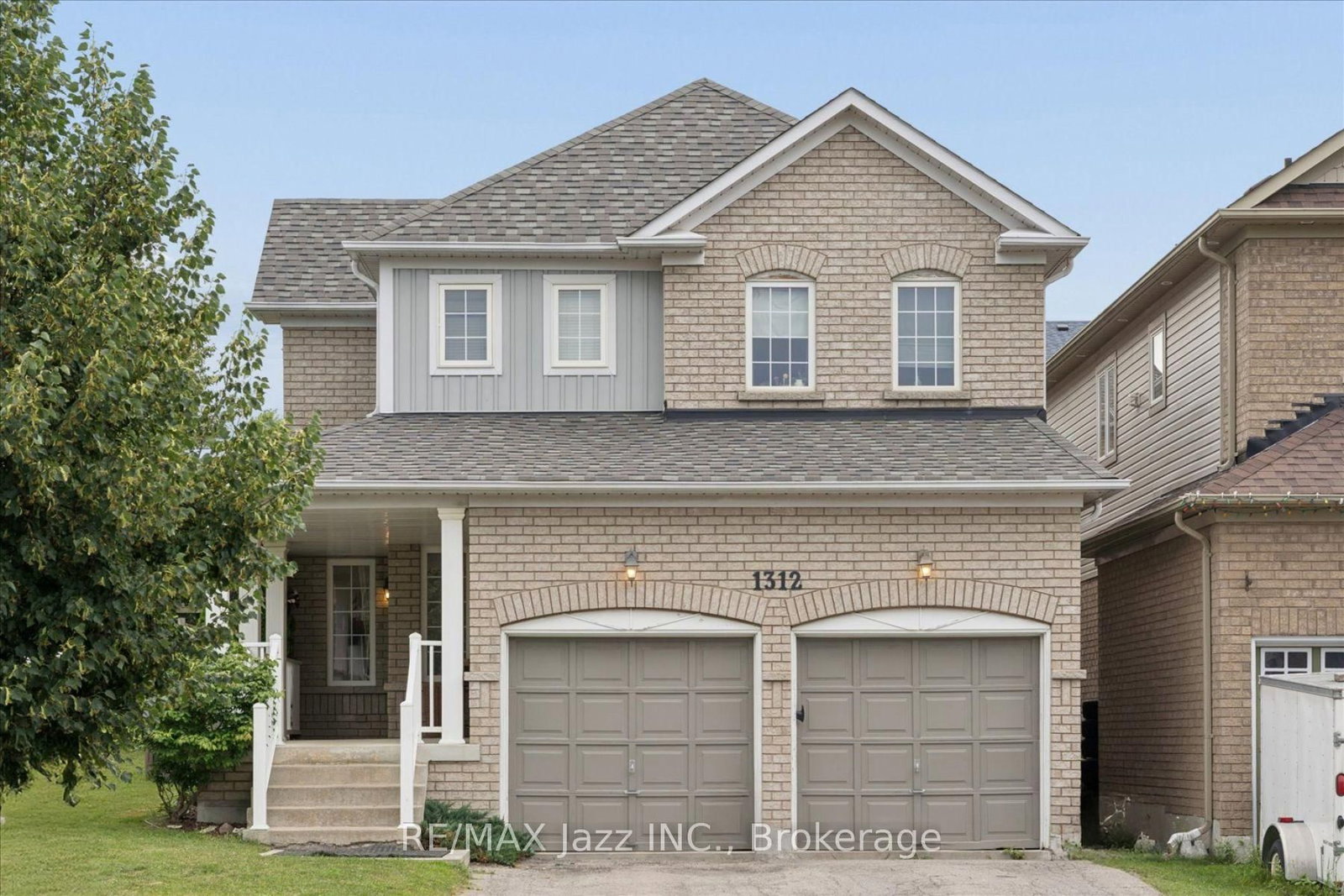 1312 Langley Circle • Oshawa, ON photo 2