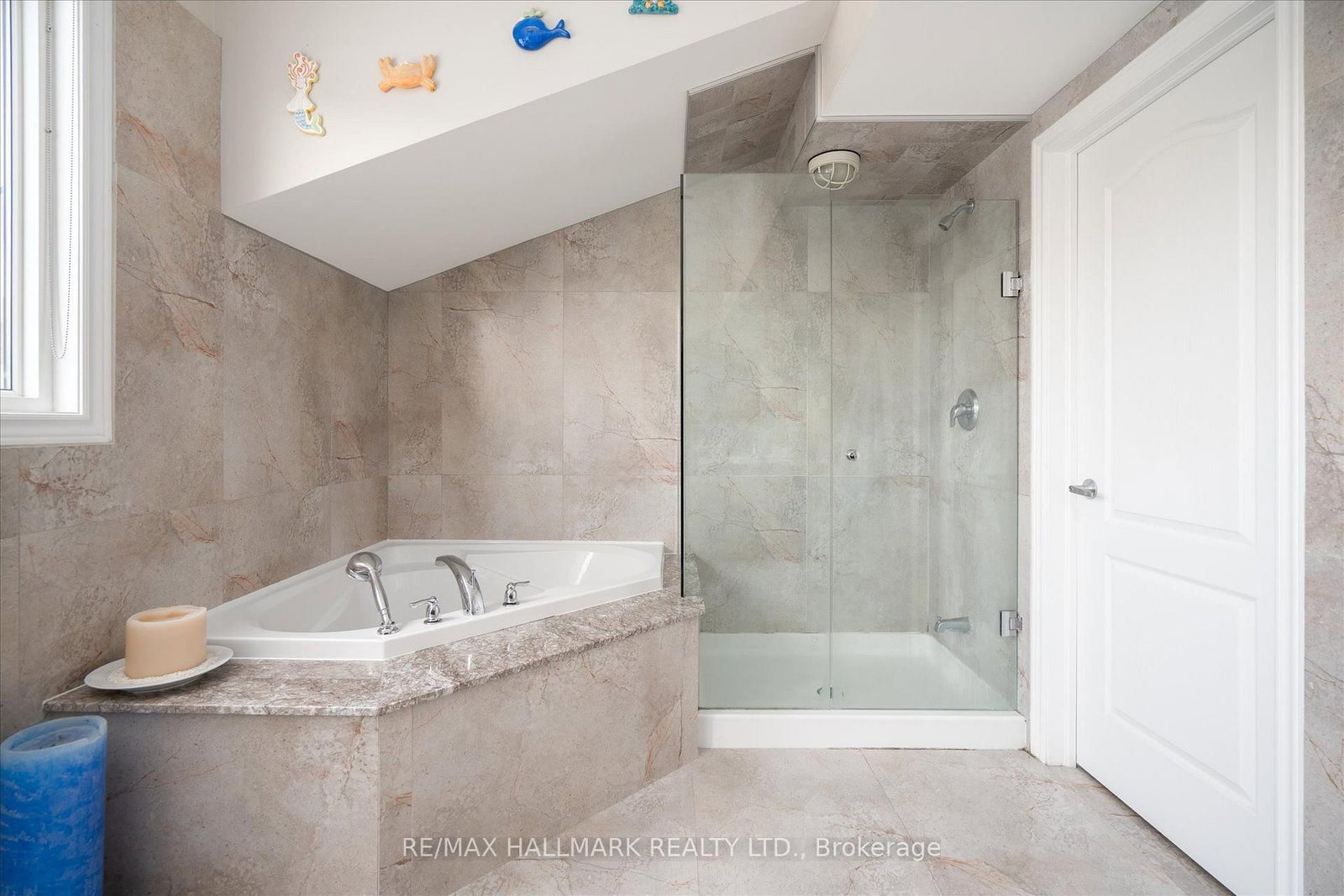 82 Woodbine Avenue • Toronto, ON photo 23