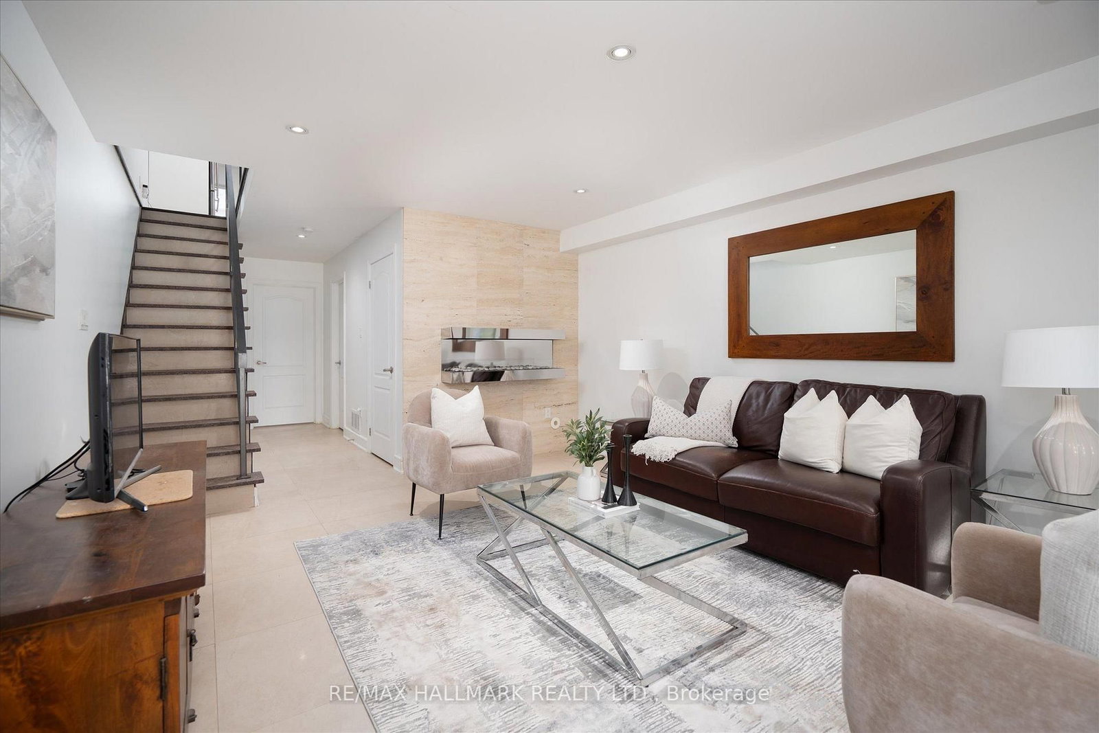 82 Woodbine Avenue • Toronto, ON photo 26