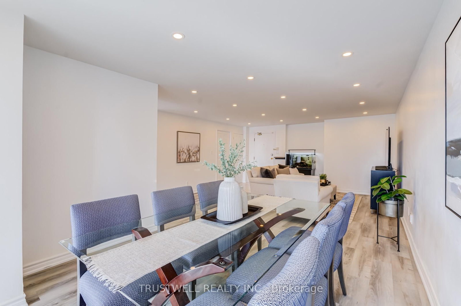 80 Alton Towers Circle • #1705 • Toronto, ON photo 8