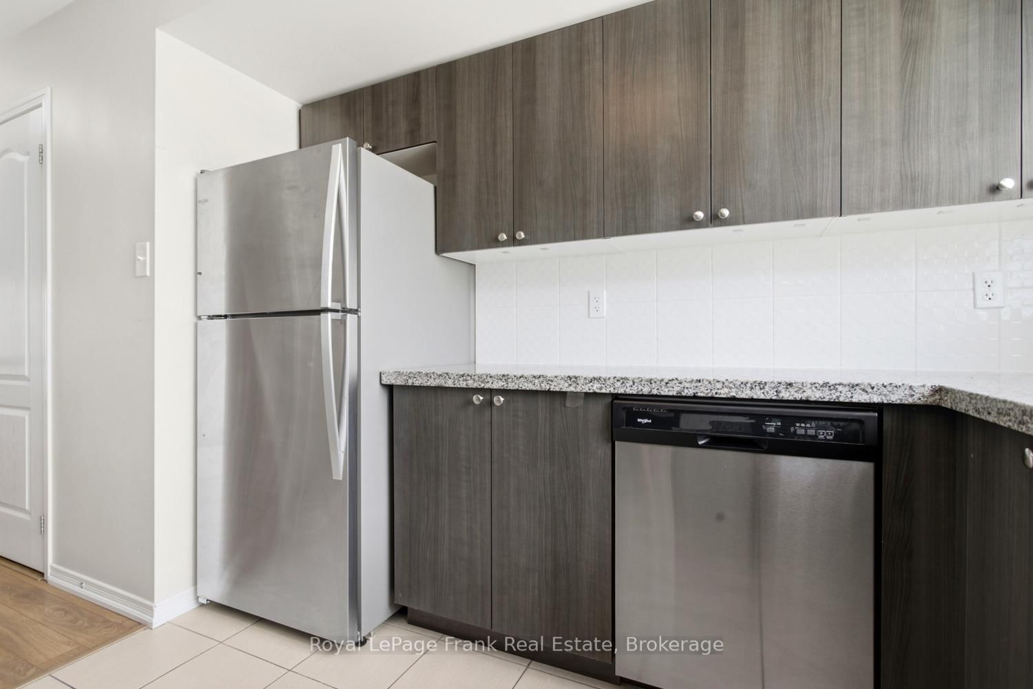 2292 Chevron Prince Path • Oshawa, ON photo 4