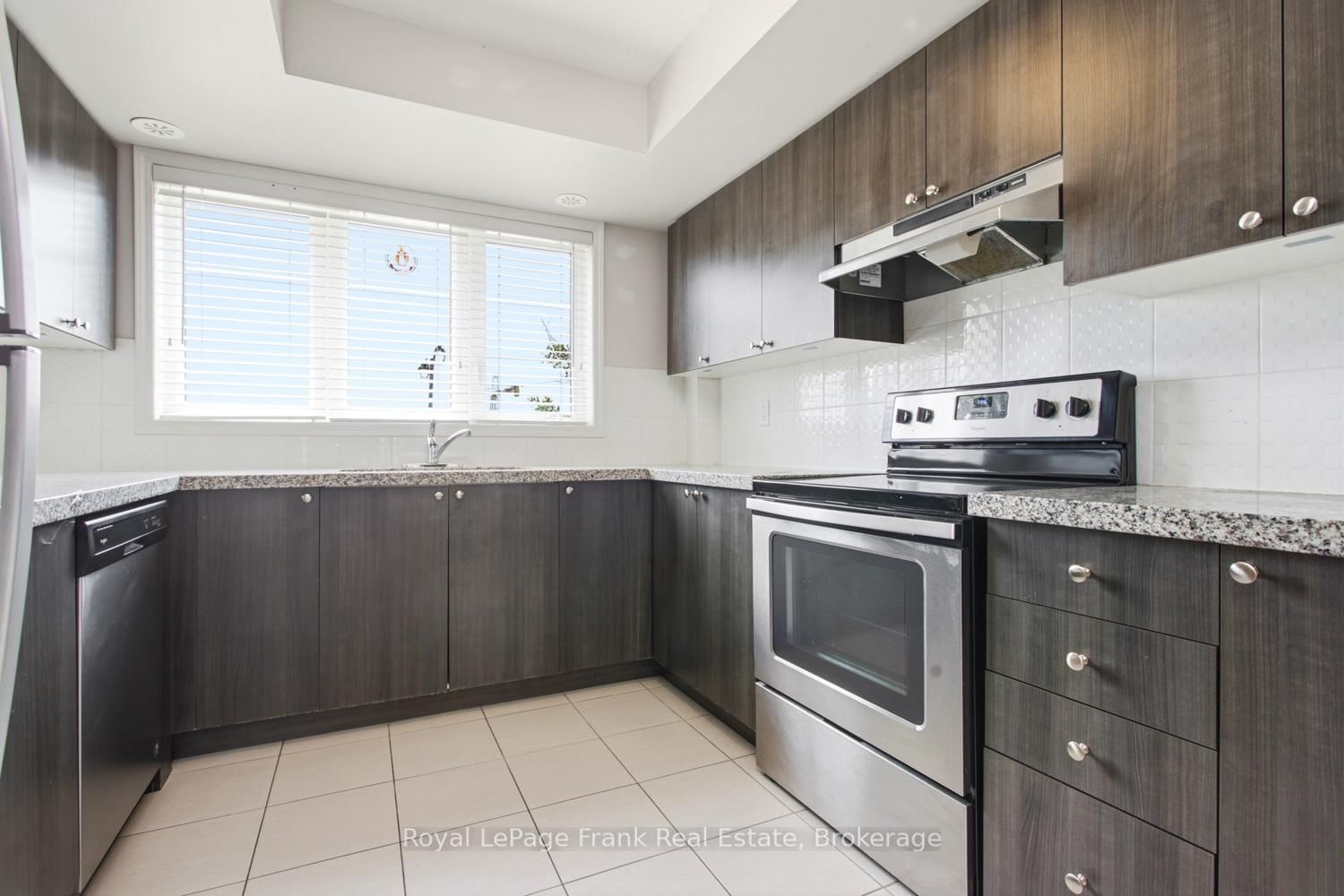 2292 Chevron Prince Path • Oshawa, ON photo 6