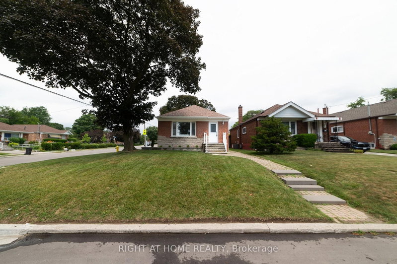 2 Midholm Dr, Toronto, Ontario