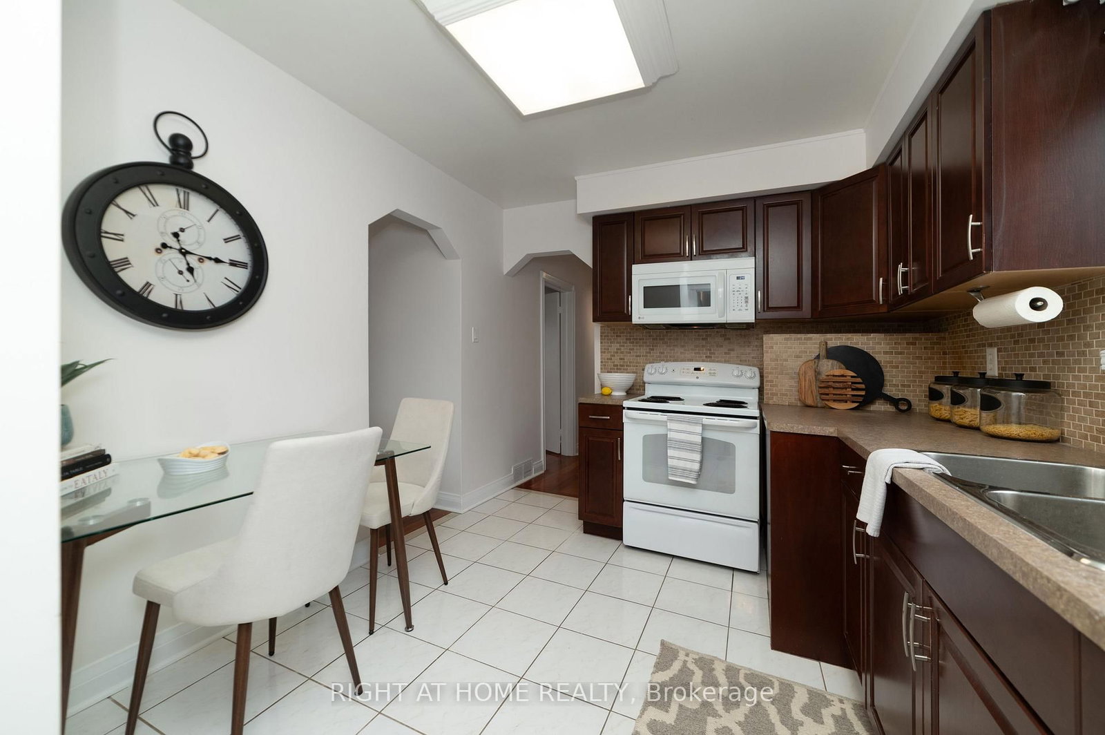 2 Midholm Drive • Toronto, ON photo 14