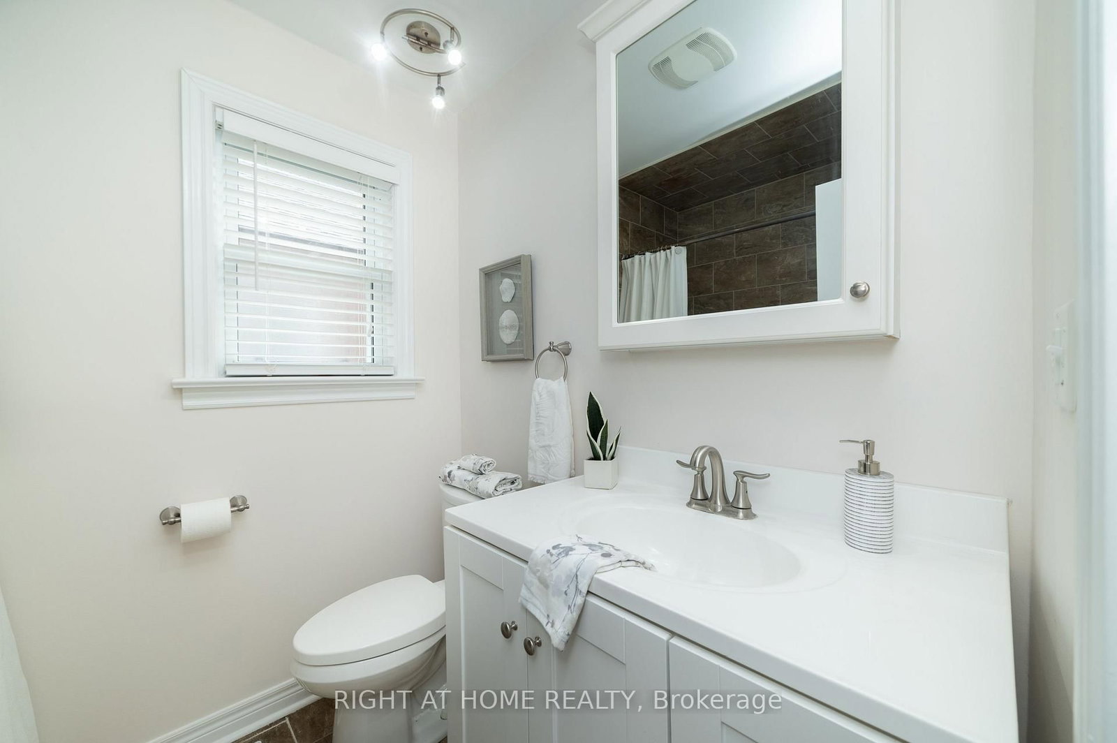 2 Midholm Drive • Toronto, ON photo 20