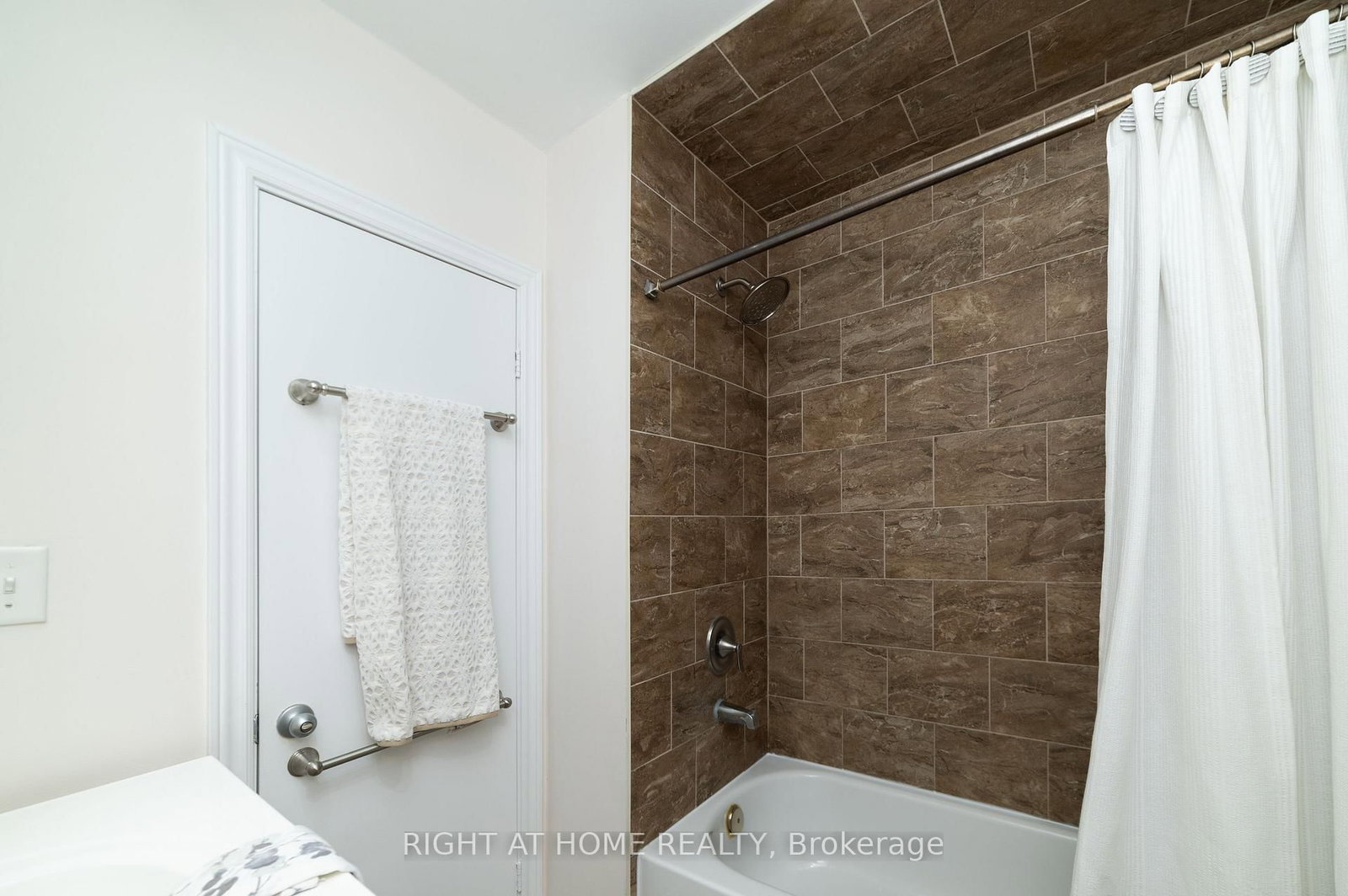 2 Midholm Drive • Toronto, ON photo 21