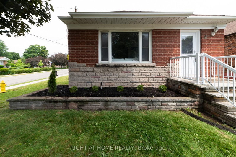 2 Midholm Drive