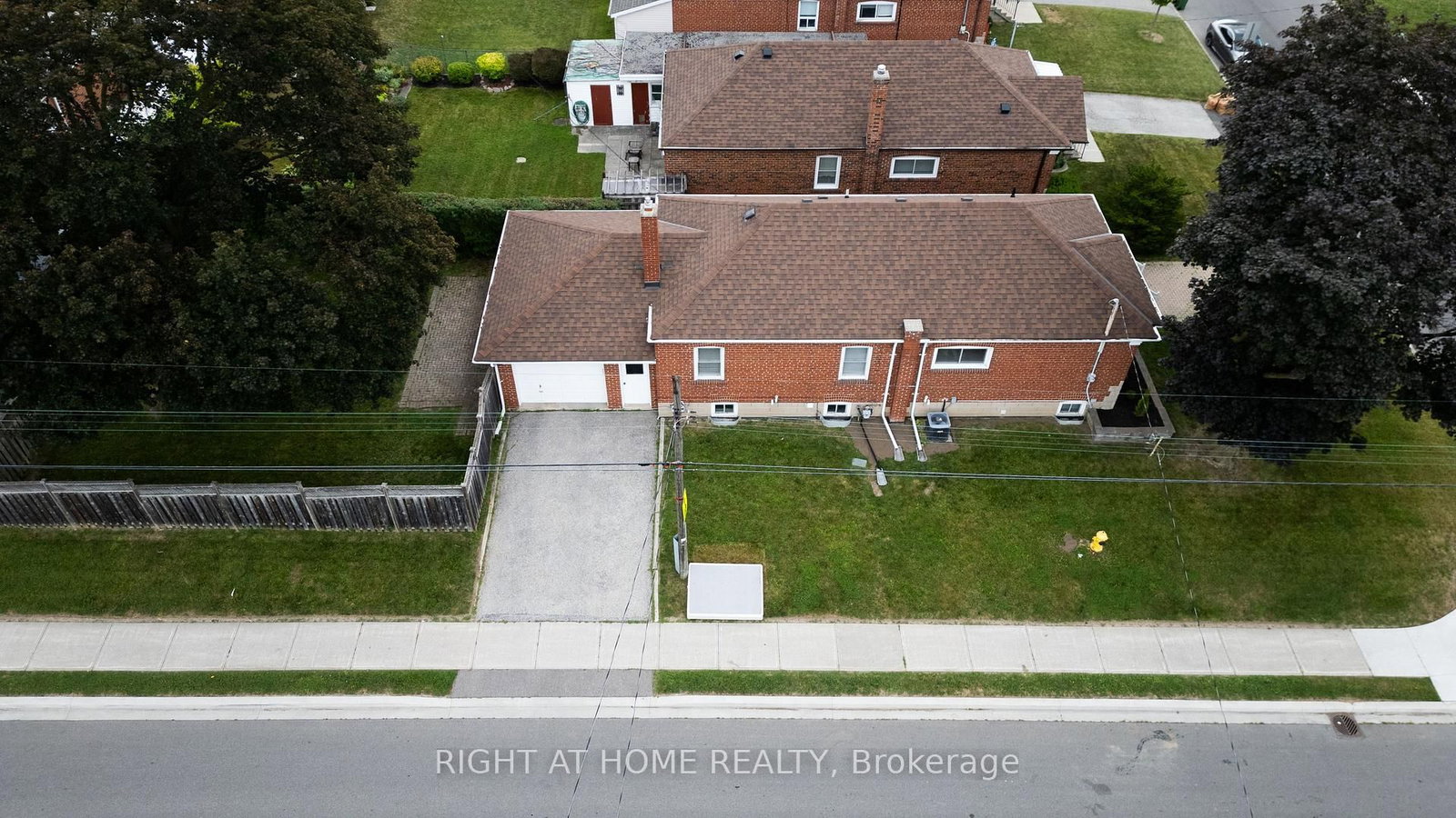 2 Midholm Drive • Toronto, ON photo 6