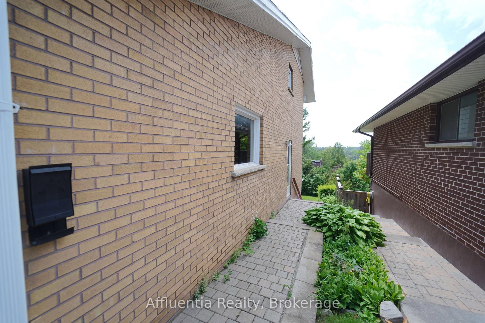 Lower Unit - 480 Elizabeth Street, Oshawa 2
