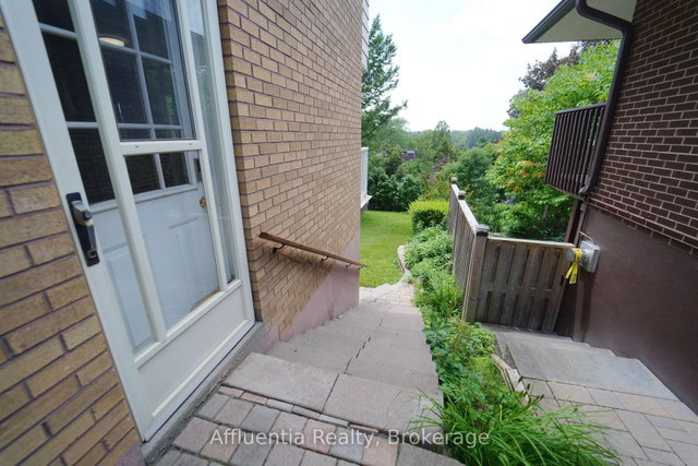 Lower Unit - 480 Elizabeth Street