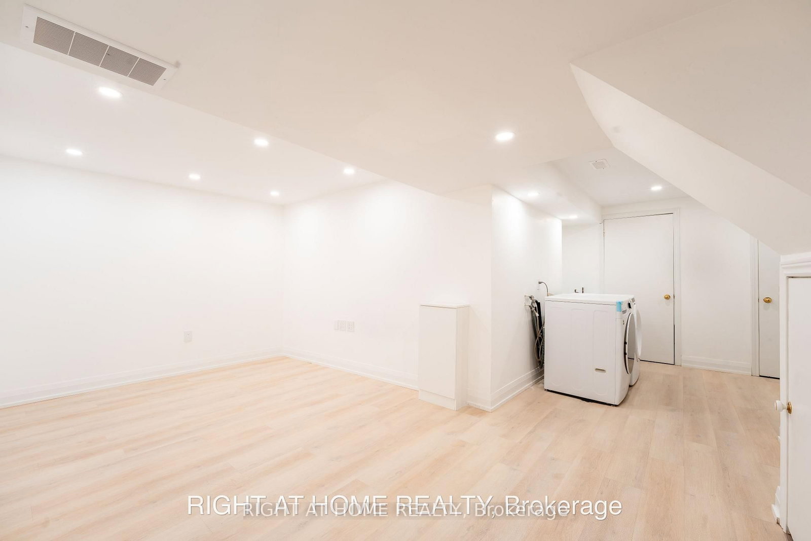 160 Overbank Drive • Oshawa, ON photo 22