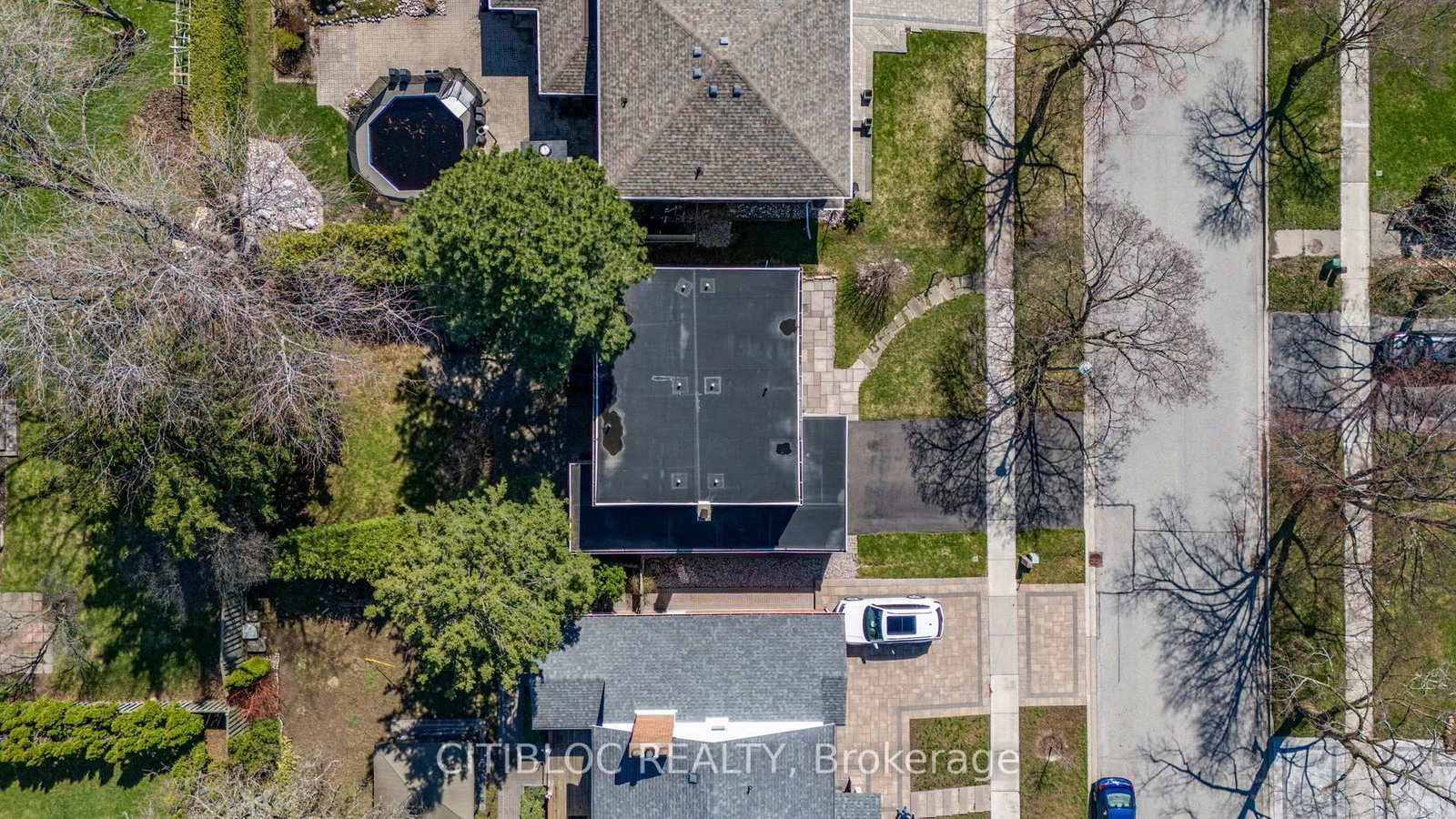 11 Castle Hill Drive • Toronto, ON photo 36