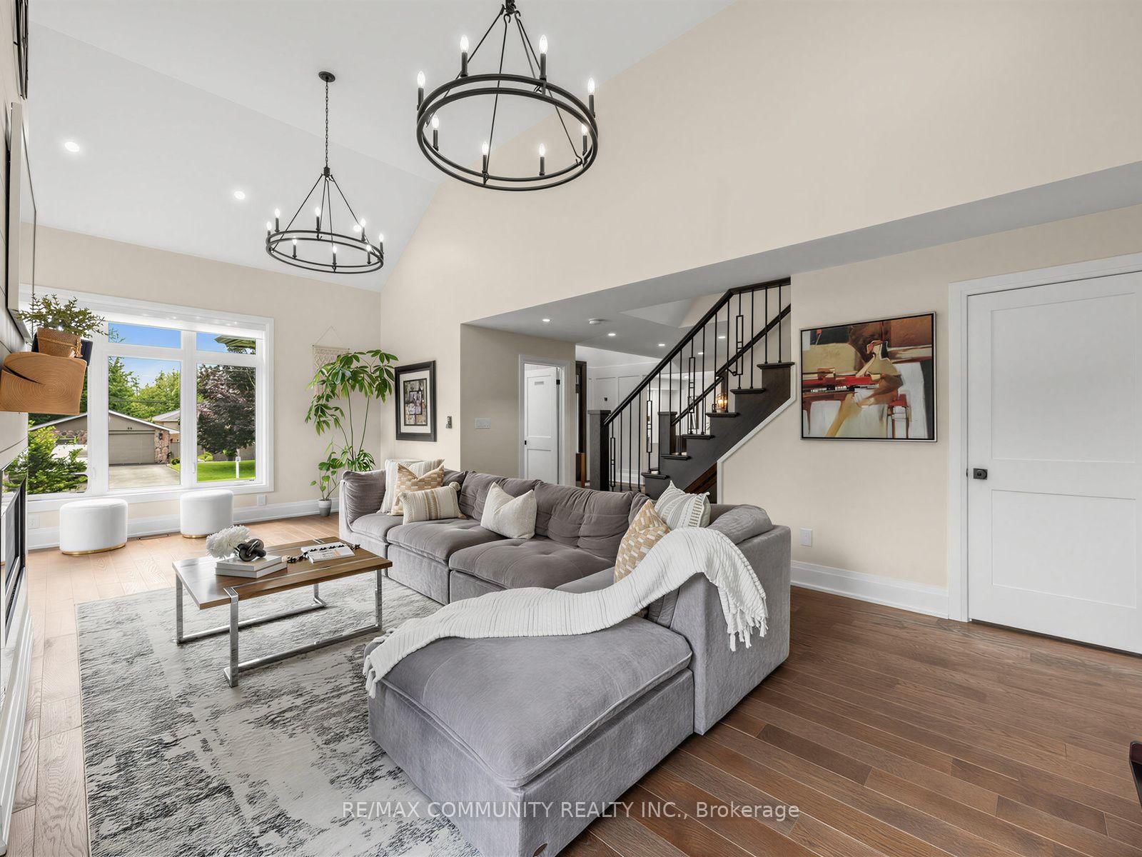 38 E Robmar Street • Whitby, ON photo 16