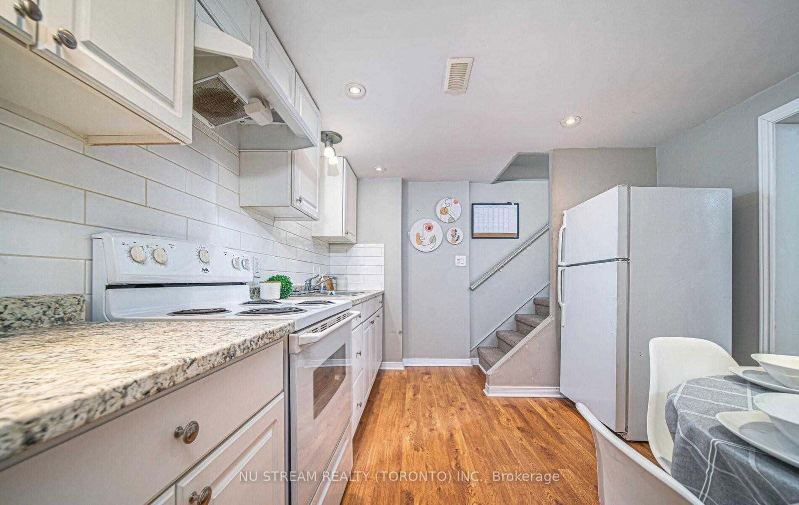 901 Lilac Terrace, Whitby 3