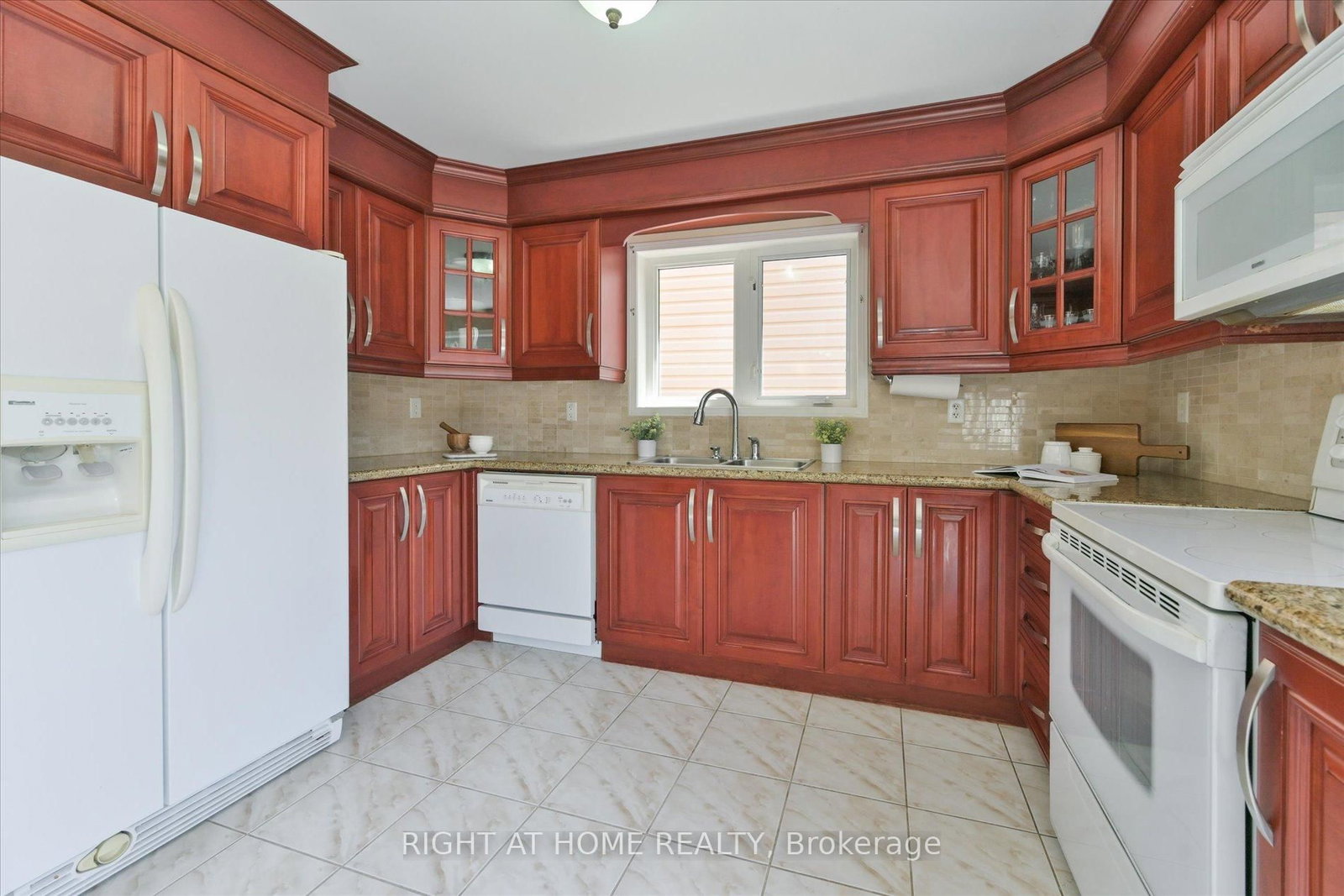 94 Moynahan Crescent • Ajax, ON photo 16
