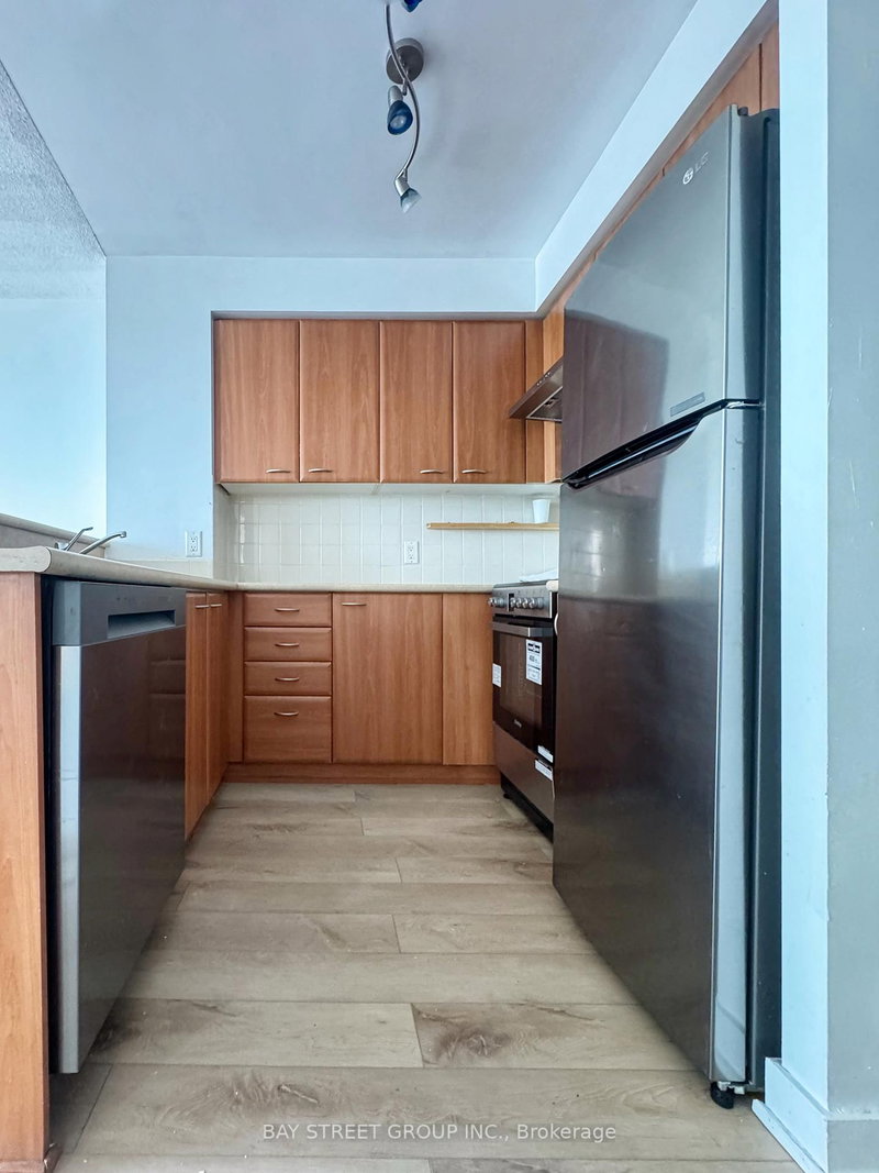 2712 - 38 Lee Centre Drive