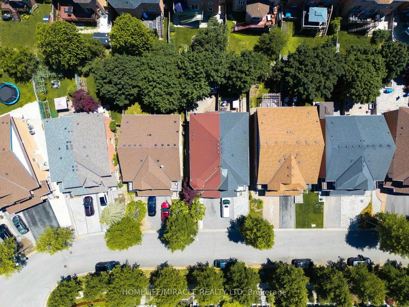 29 Hemans Ajax,ON L1T 4B9 — Photo 6