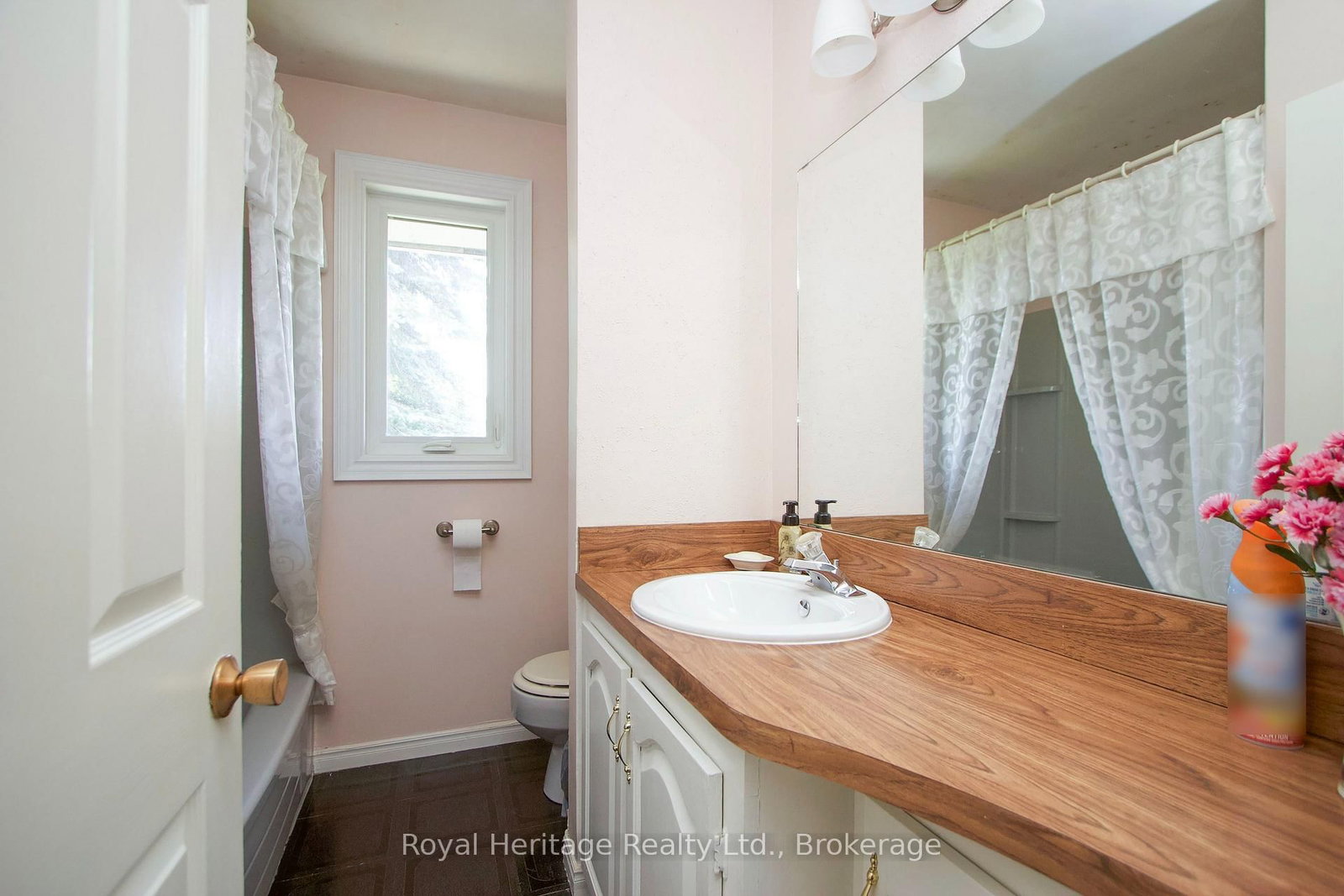 1464 N Thornton Road • Oshawa, ON photo 15
