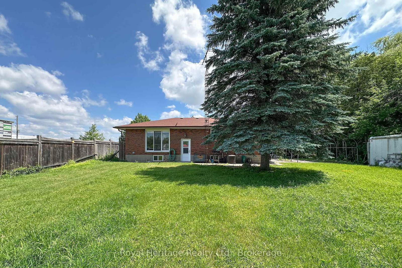 1464 N Thornton Road • Oshawa, ON photo 17
