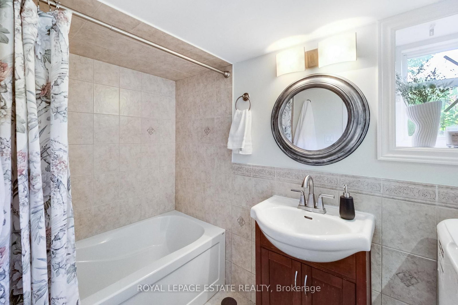 739 Craven Road • Toronto, ON photo 16