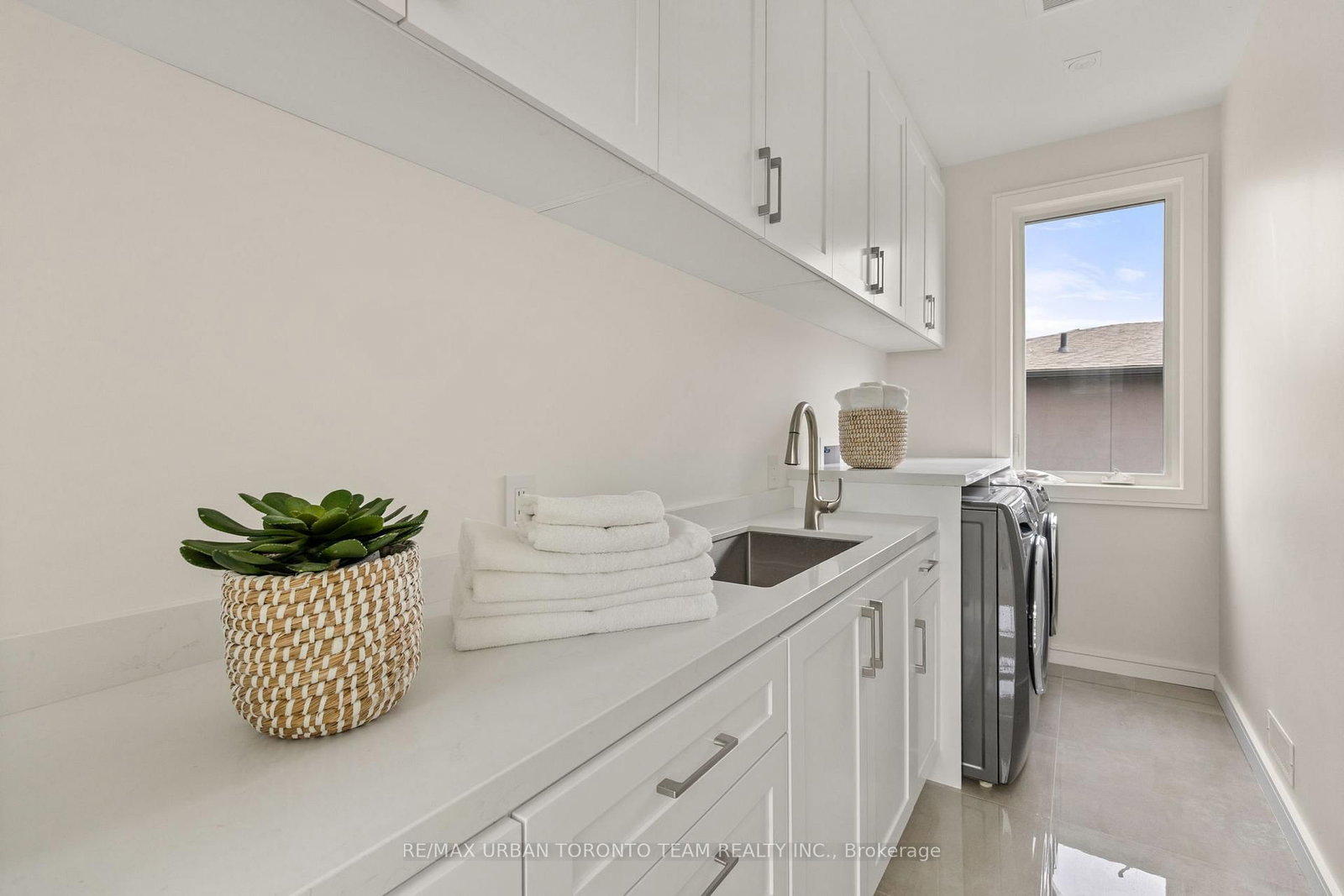 4 Drake Crescent • Toronto, ON photo 27