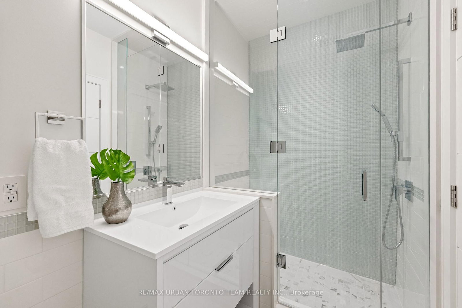 4 Drake Crescent • Toronto, ON photo 41