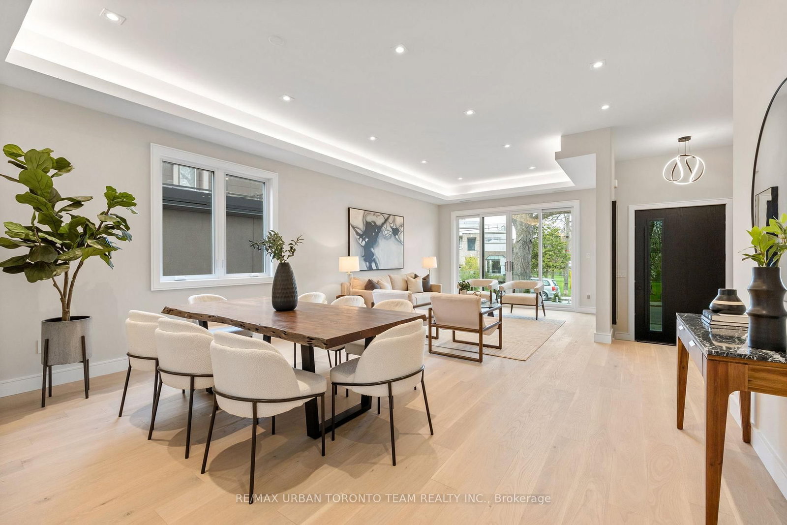 4 Drake Crescent • Toronto, ON photo 6