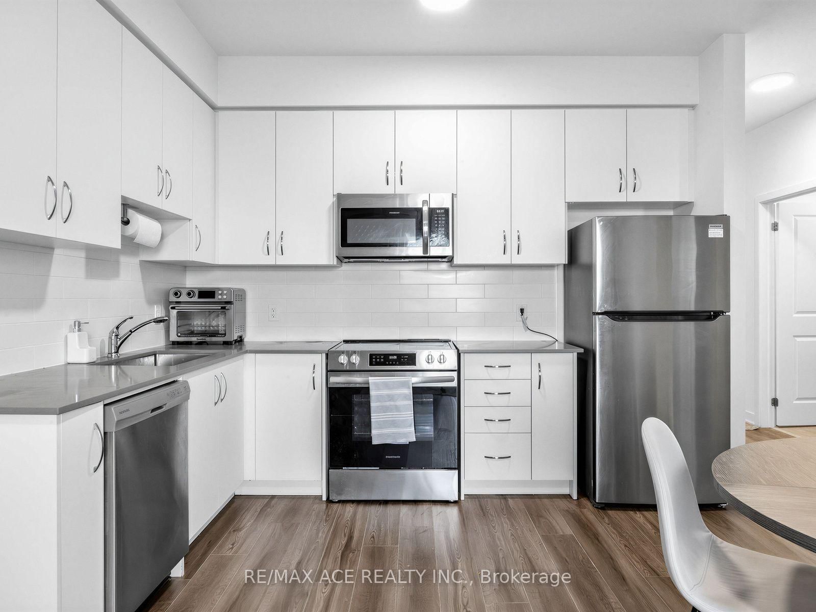 385 N Arctic Red Drive • #418 • Oshawa, ON photo 11