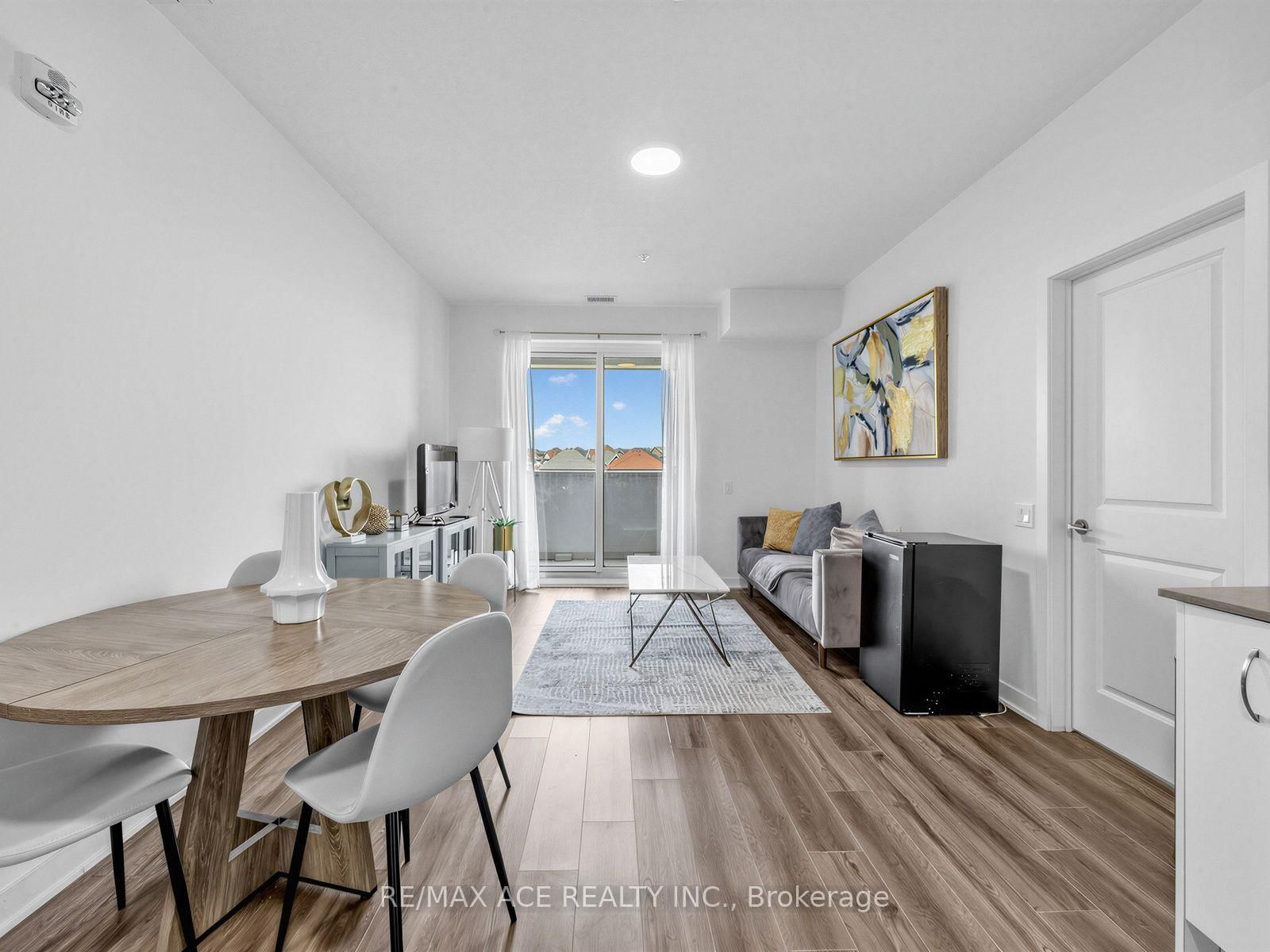 385 N Arctic Red Drive • #418 • Oshawa, ON photo 6