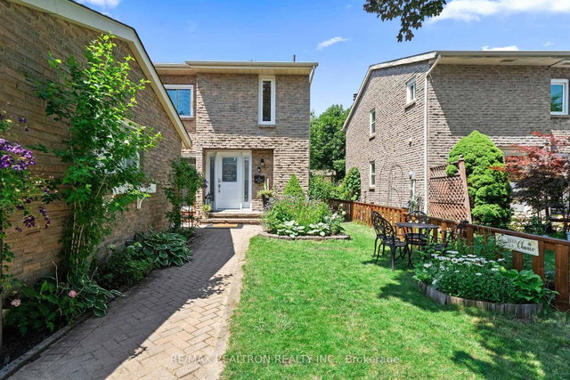 52 Hood Crescent