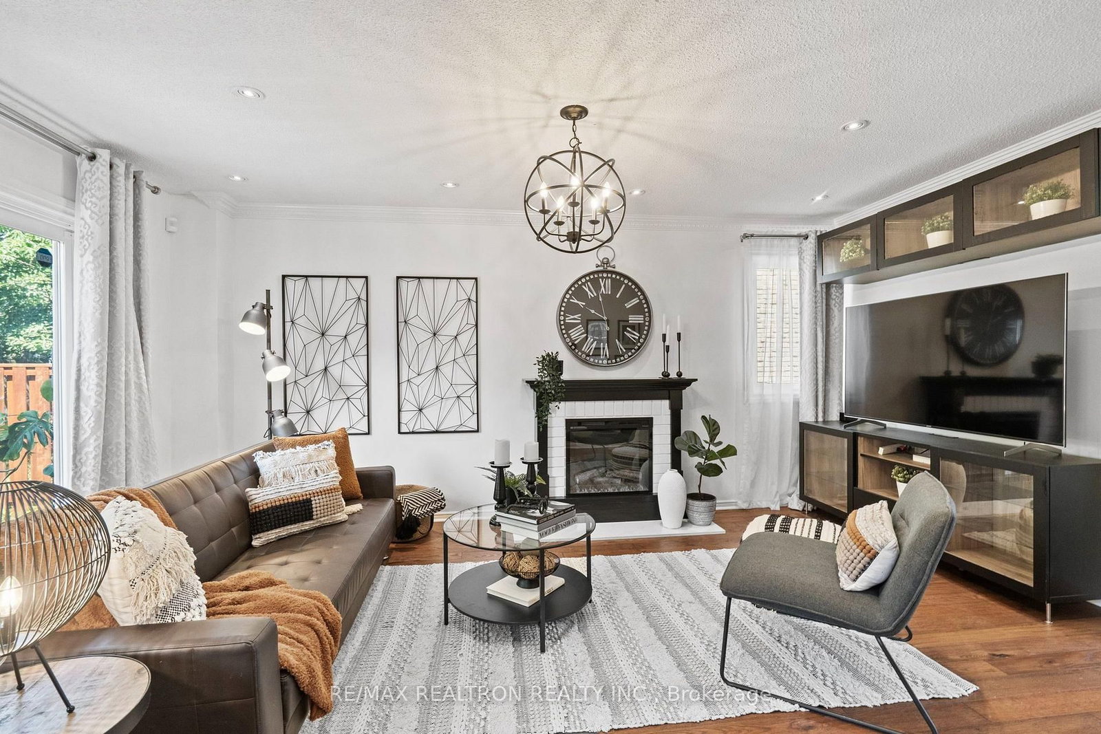 52 Hood Crescent • Toronto, ON photo 7