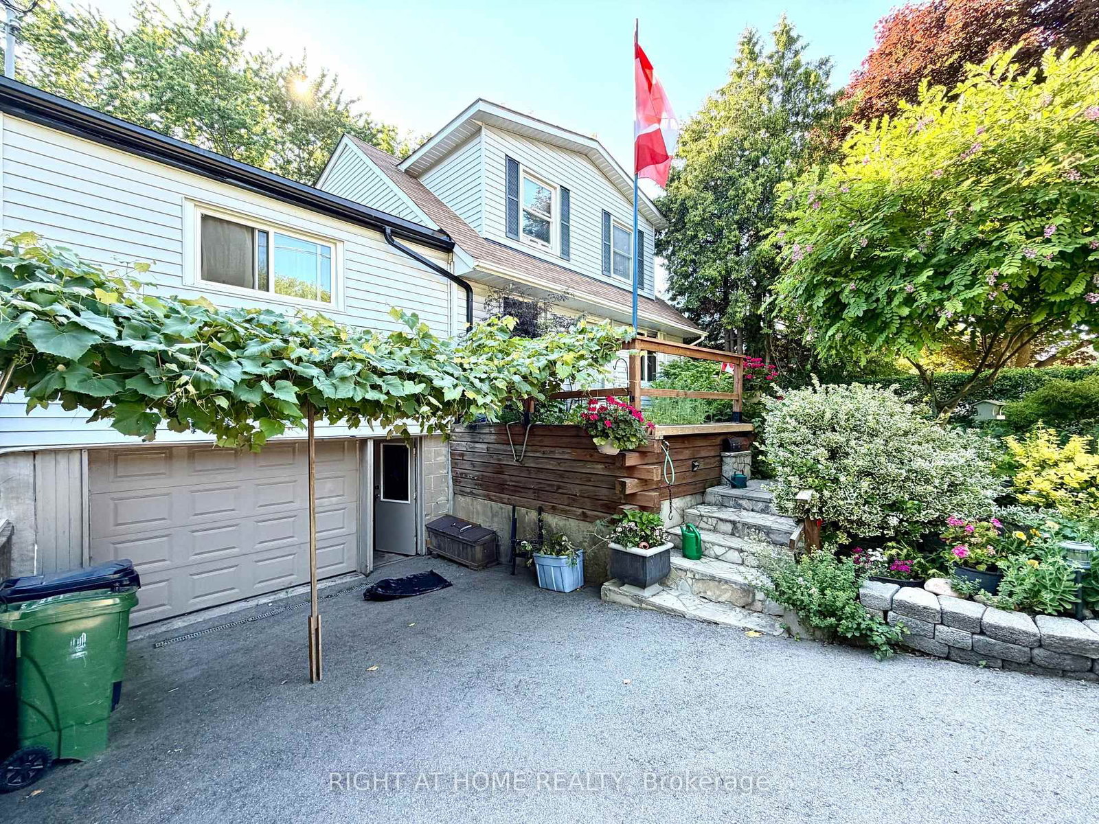 Detached House for sale at 30 Allister Avenue, Toronto, Ontario, M1M 3K9 - Cliffcrest - MLS: E13563626