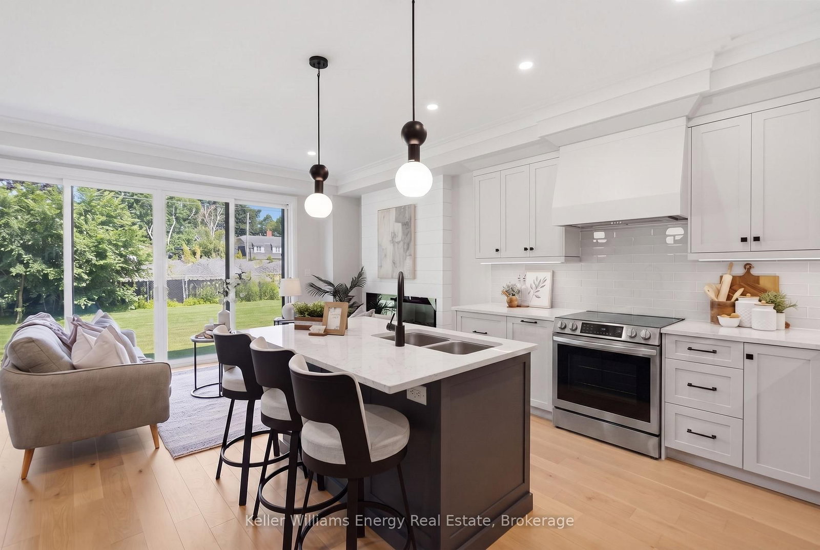 129 Hickory Street N • Whitby, ON photo 8