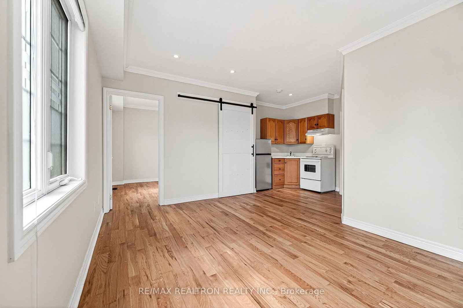 454 Donlands Avenue • Toronto, ON photo 4