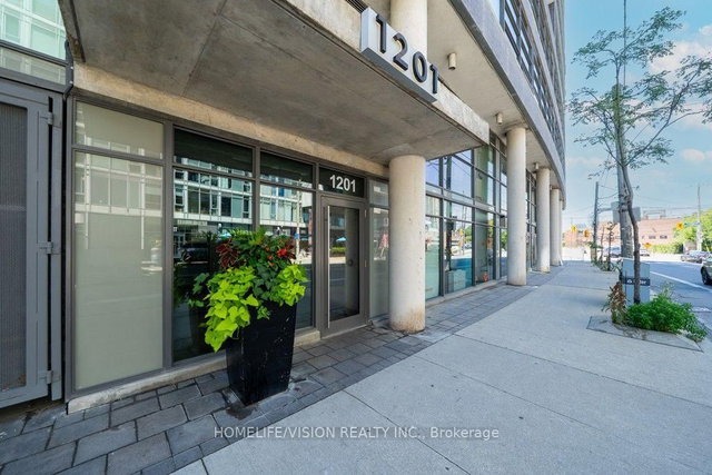 804 - 1201 Dundas Street E