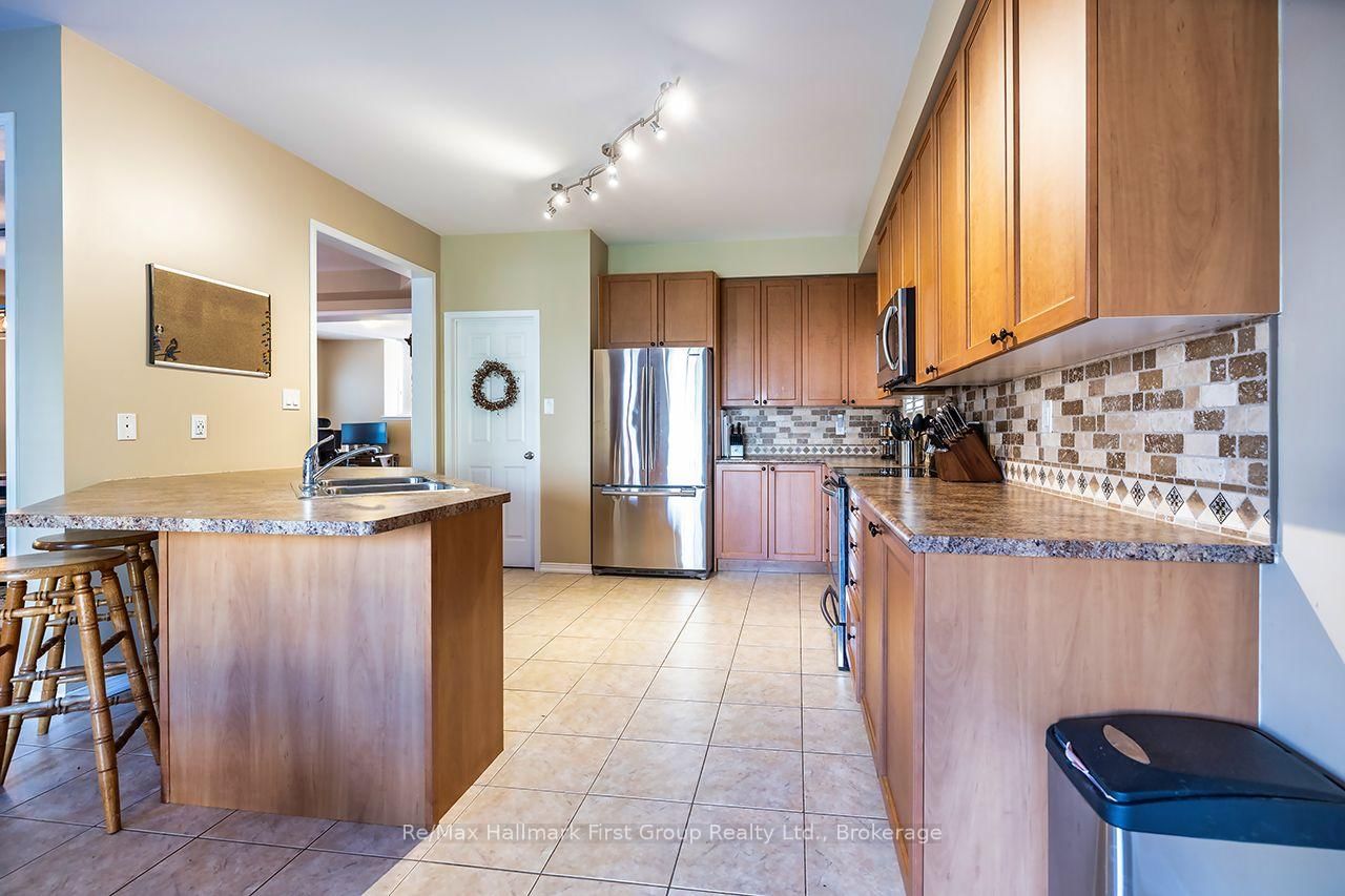 1620 Badgley Drive • Oshawa, ON photo 4