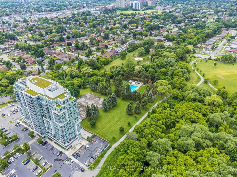 1346 Danforth Rd photo 3