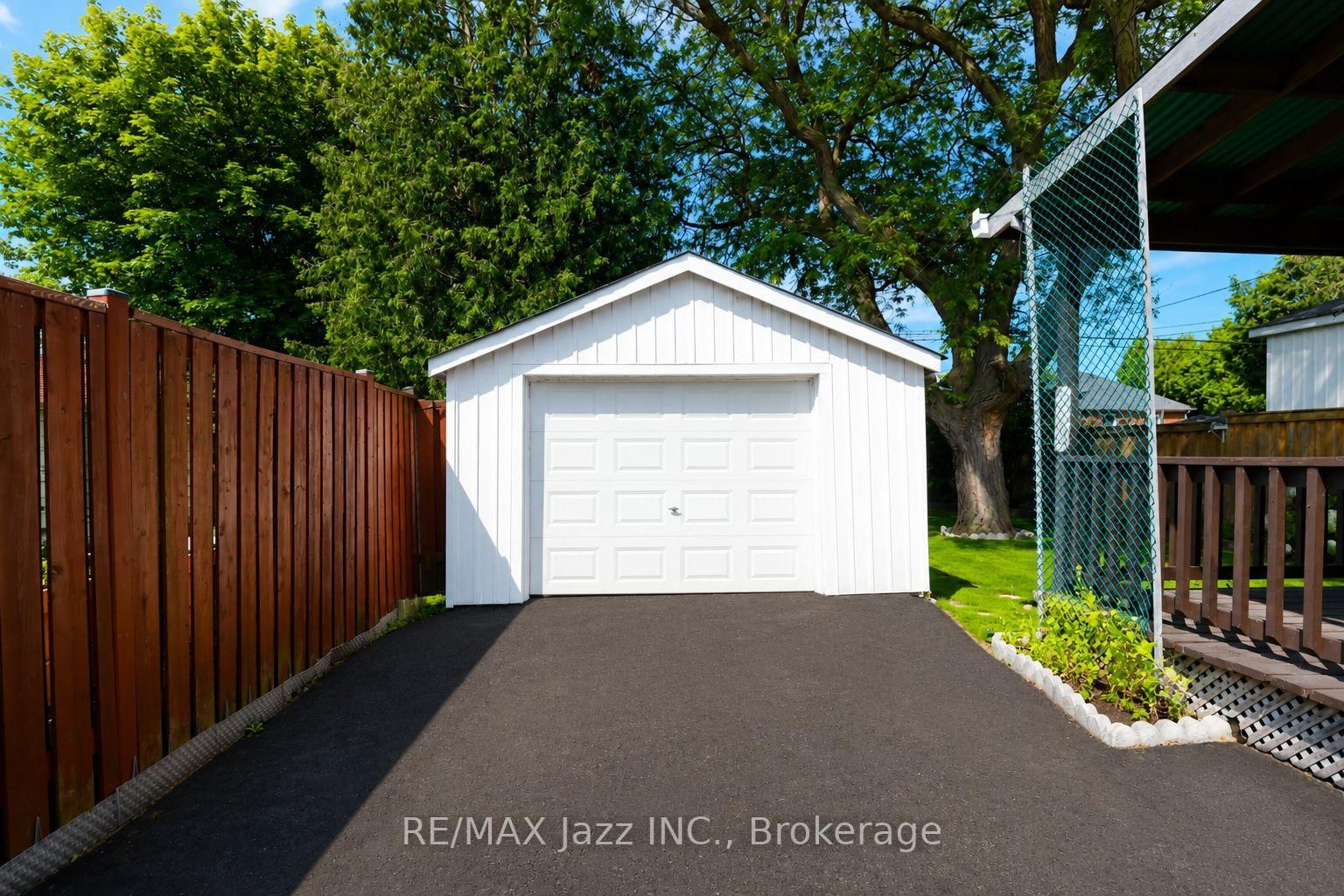 132 Highland Avenue • Oshawa, ON photo 14