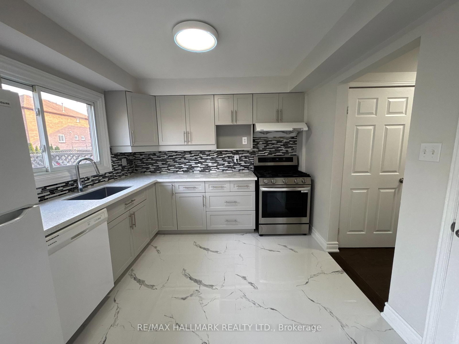 23 Lachlan Drive • Ajax, ON photo 8