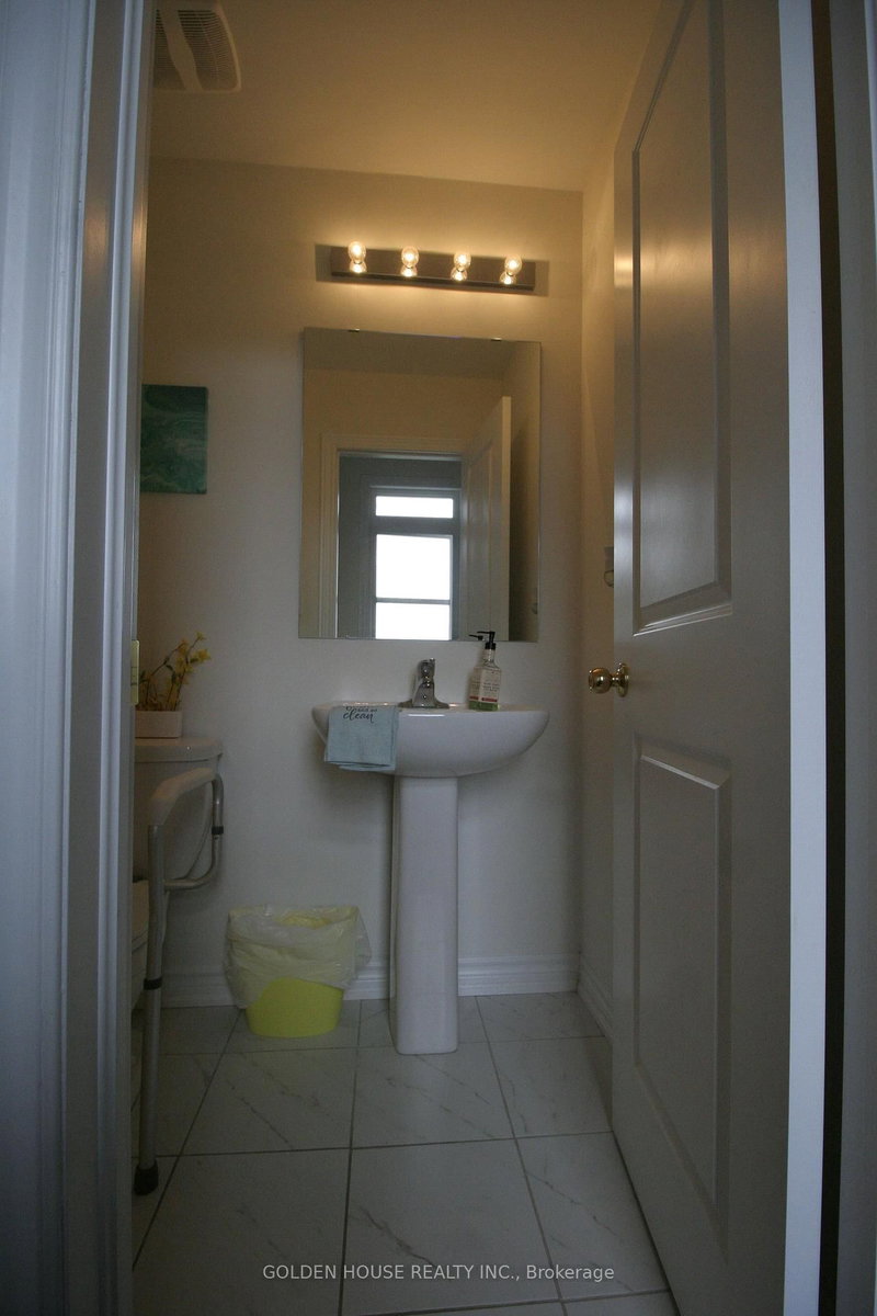 #402 2540 William Jackson Dr, Pickering