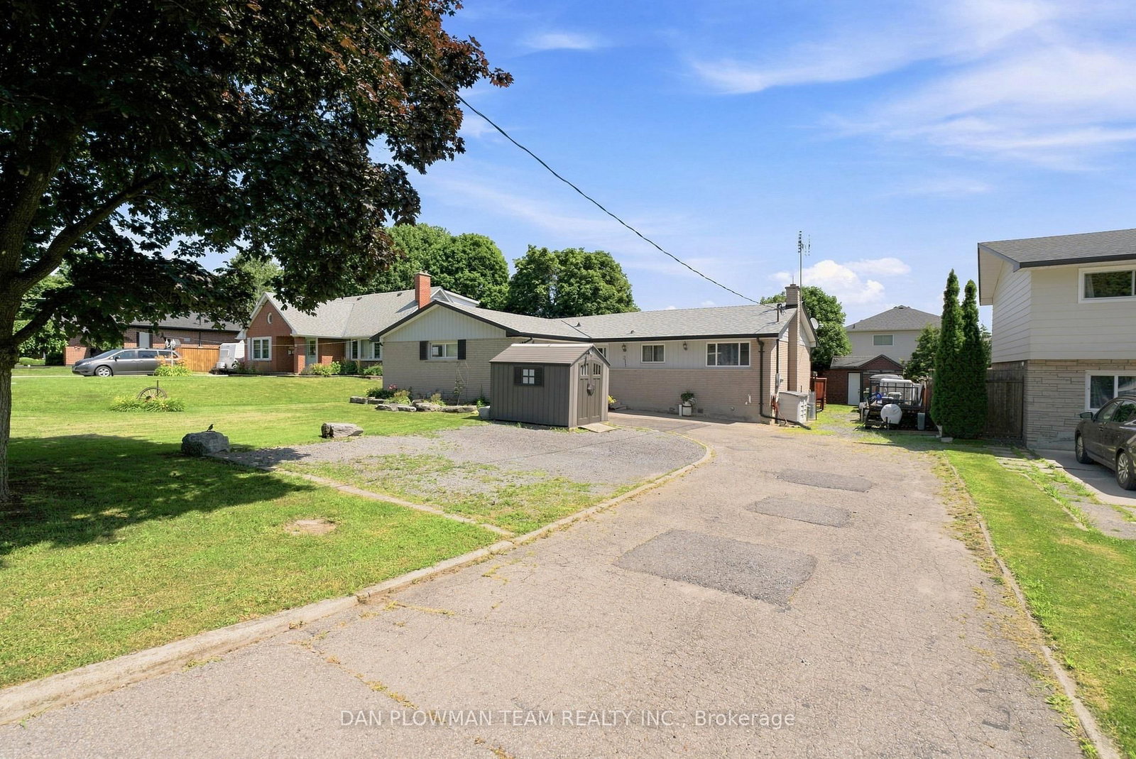 211 N Liberty Street • Clarington, ON photo 2