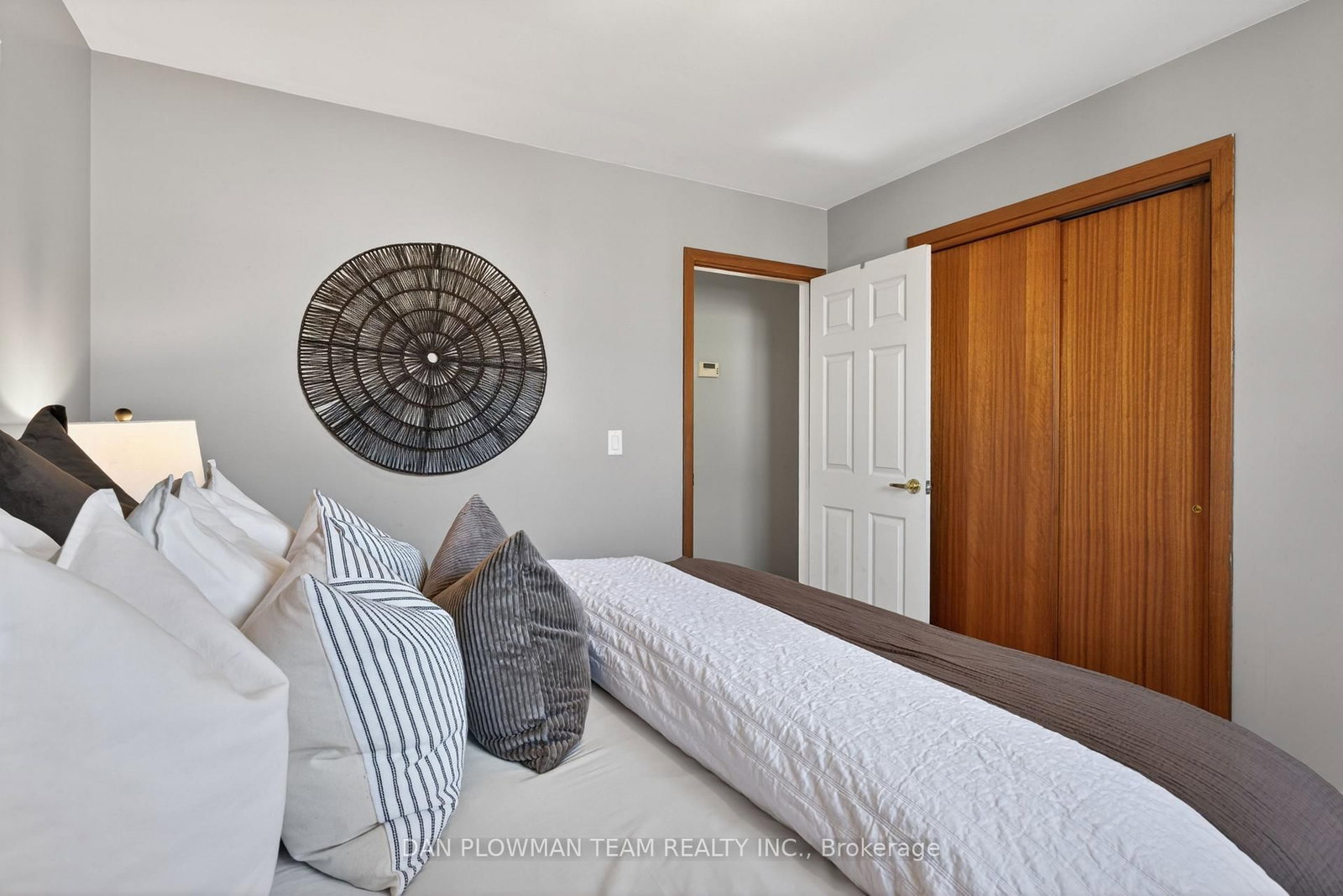 211 N Liberty Street • Clarington, ON photo 24